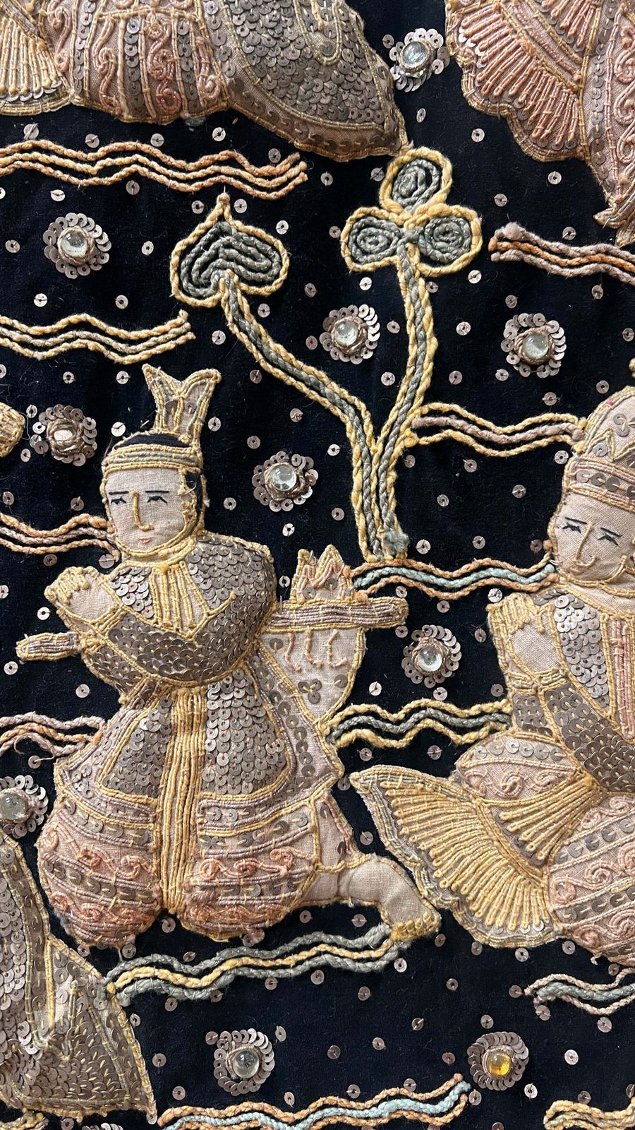 Large Burmese Kalaga Tapestry, 1970s photo vinterior