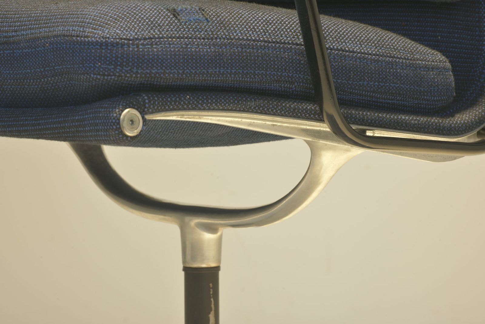 photo buy Ea 208 Softpad Aluchair By Charles And Ray Eames For Herman Miller, 1970s