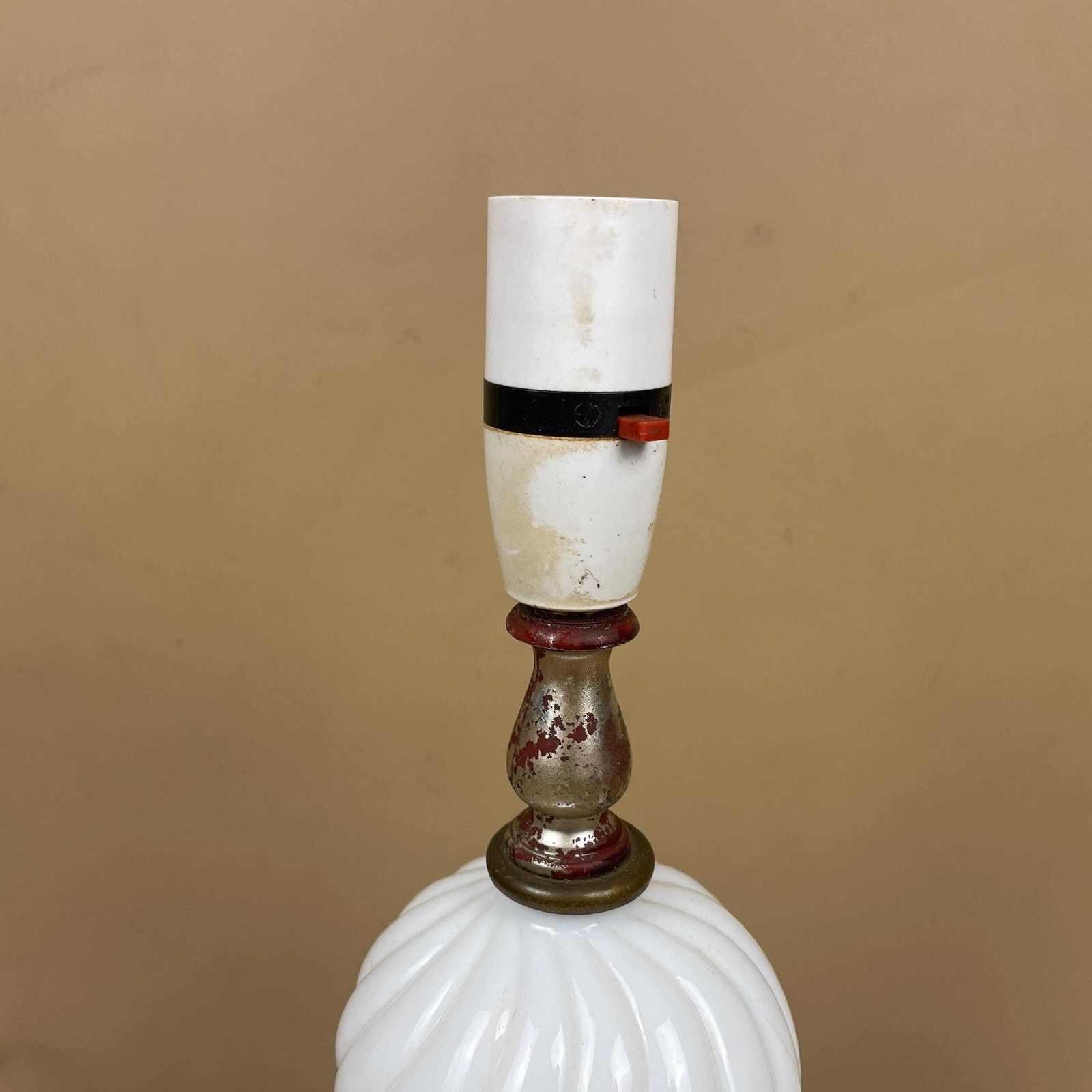 Vintage Milk Glass White Lamp Light Table Swirl Pattern Boudoir Accent 33cm Bedside Side Swirled Design Round Ball photo 59.0