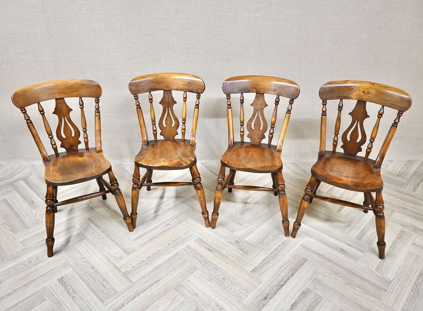 Set Of 4 Antique Windsor Lyreback Kitchen Dining Chairs photo for sale
