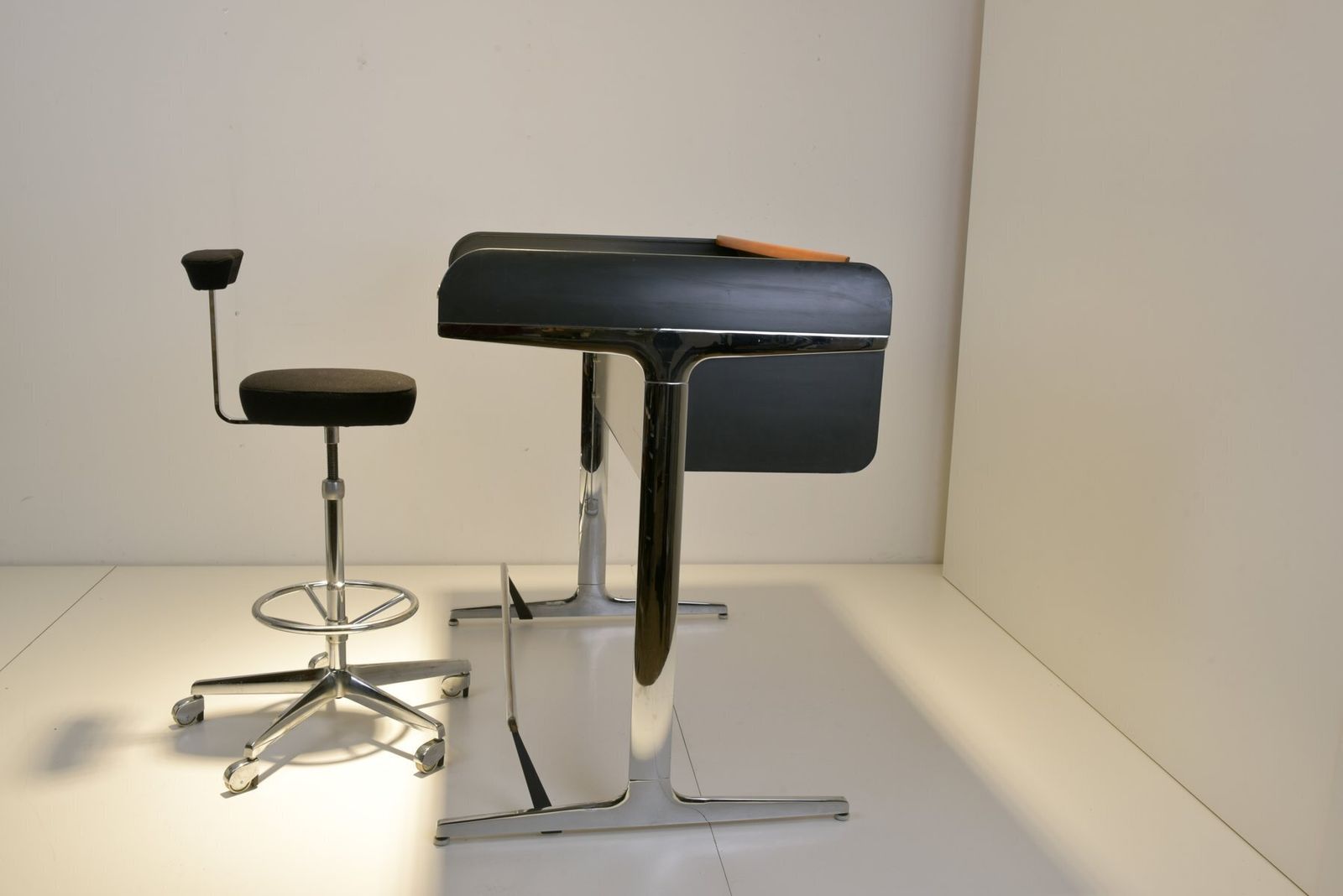 9578.0 Action Office 1 Rolltop Desk And Perch By George Nelson For Herman Miller, 1977, Set Of 2 photo