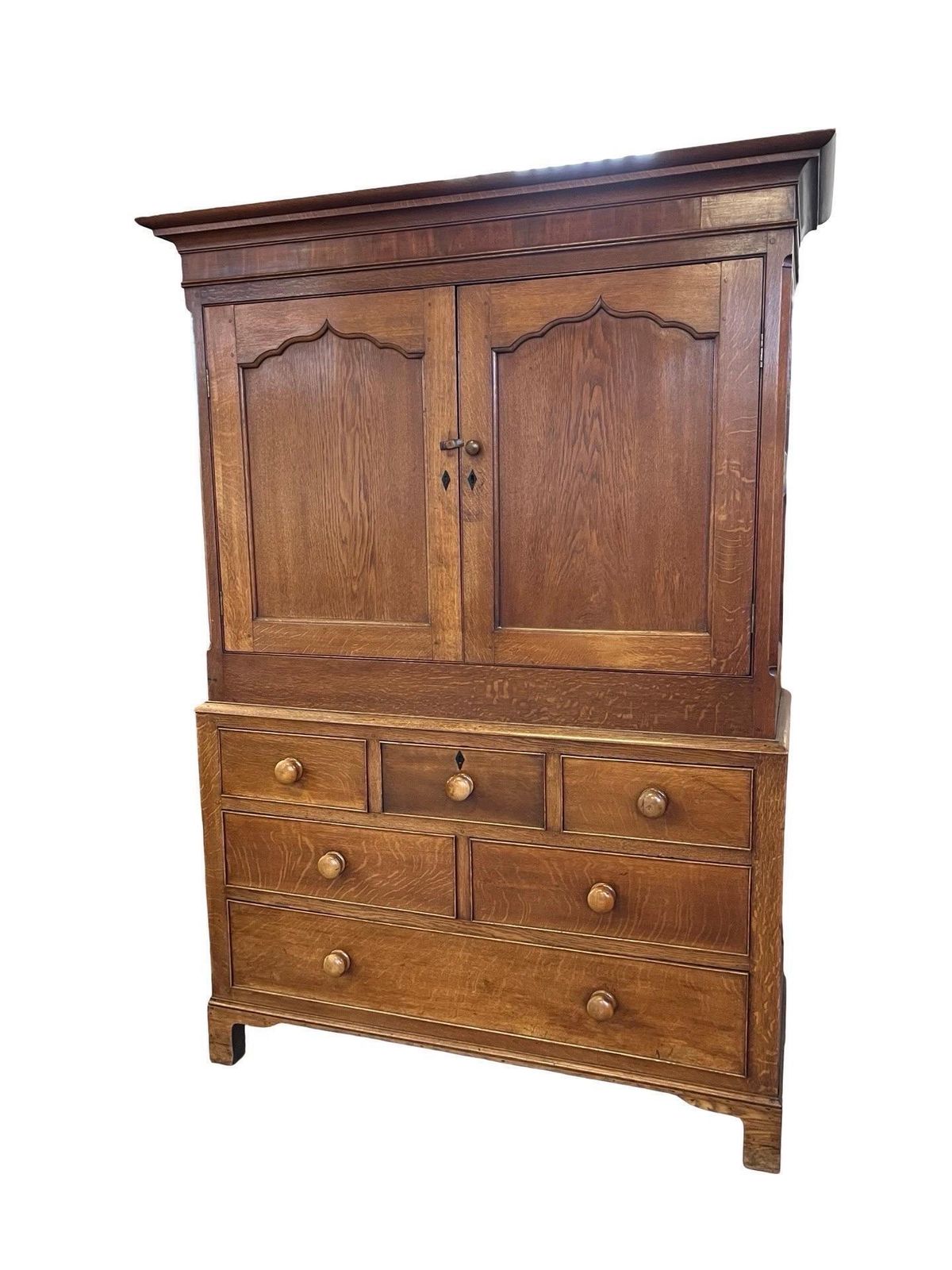 19th Century English Oak Georgian Linen Press / photo vinterior