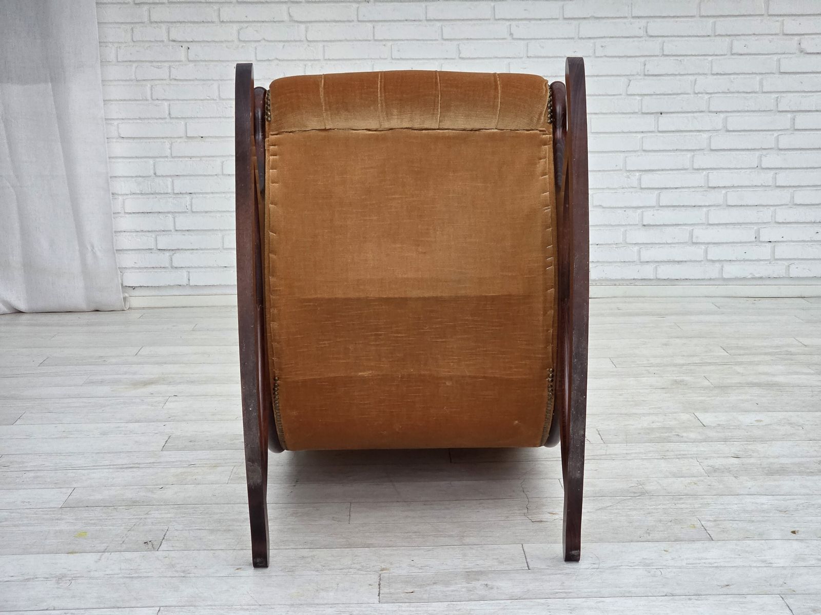 Ca. Jaren 1960, Scandinavische Schommelstoel, Meubelvelours, Donker Beukenhout. photo furniture