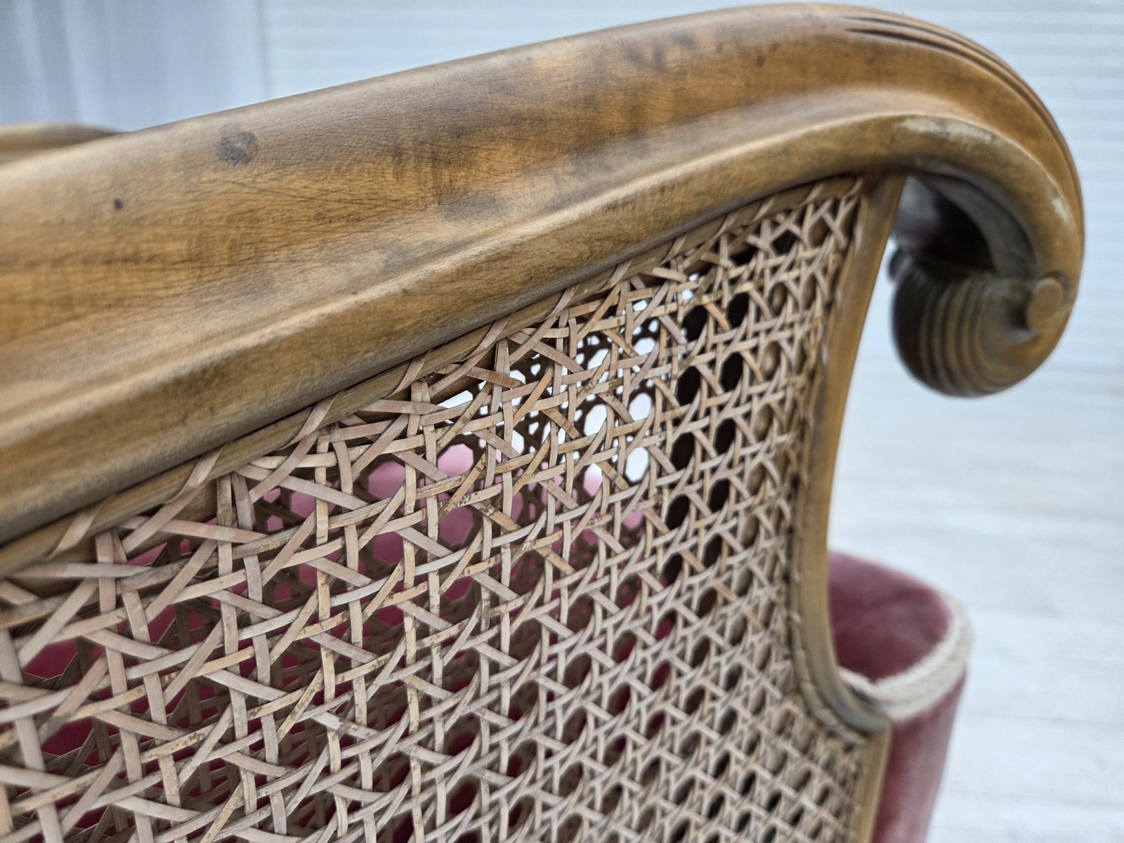 photo vinterior 1940s, Danish Armchair, Woven Wool, Velour, Furniture Mesh, Carved Oak Wood.