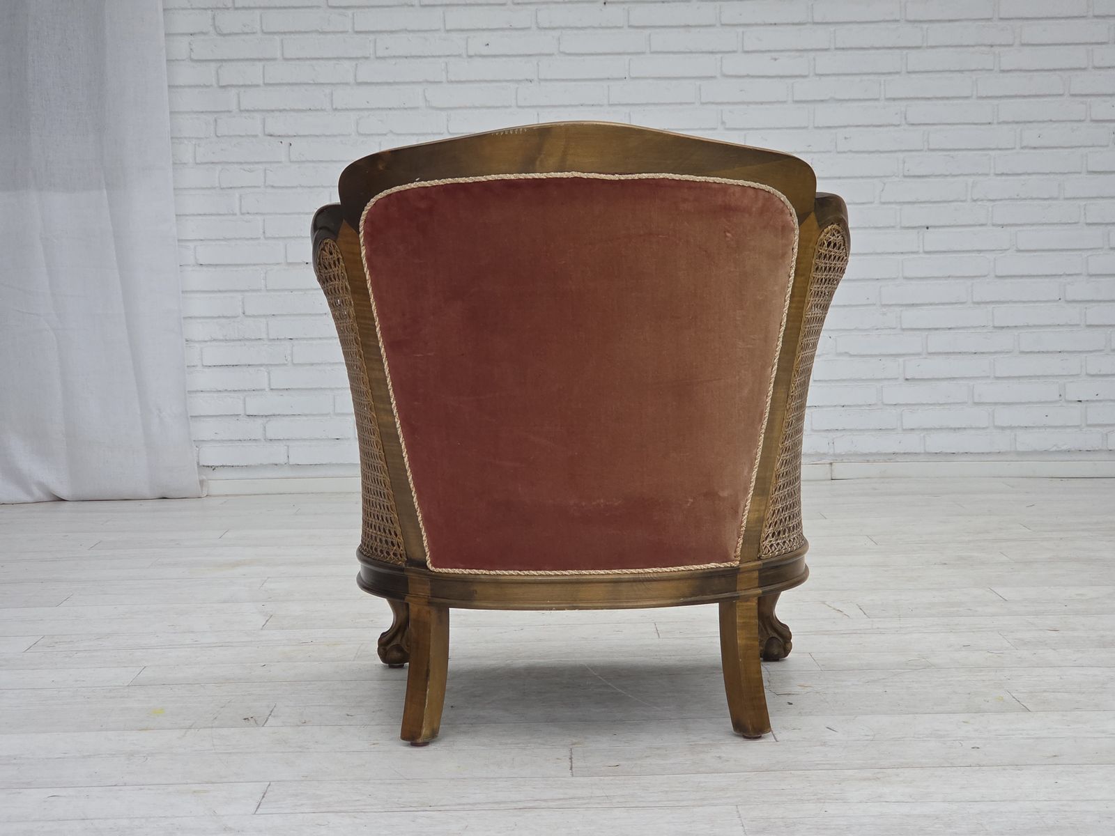 photo vintage 1940s, Danish Armchair, Woven Wool, Velour, Furniture Mesh, Carved Oak Wood.