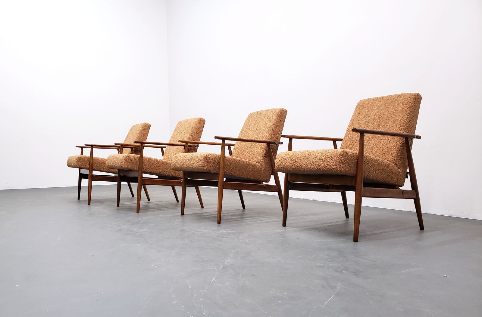 Set Of Two   1960 Henryk Lis Armchairs In Mocha Mousse Boucle photo 1100.0