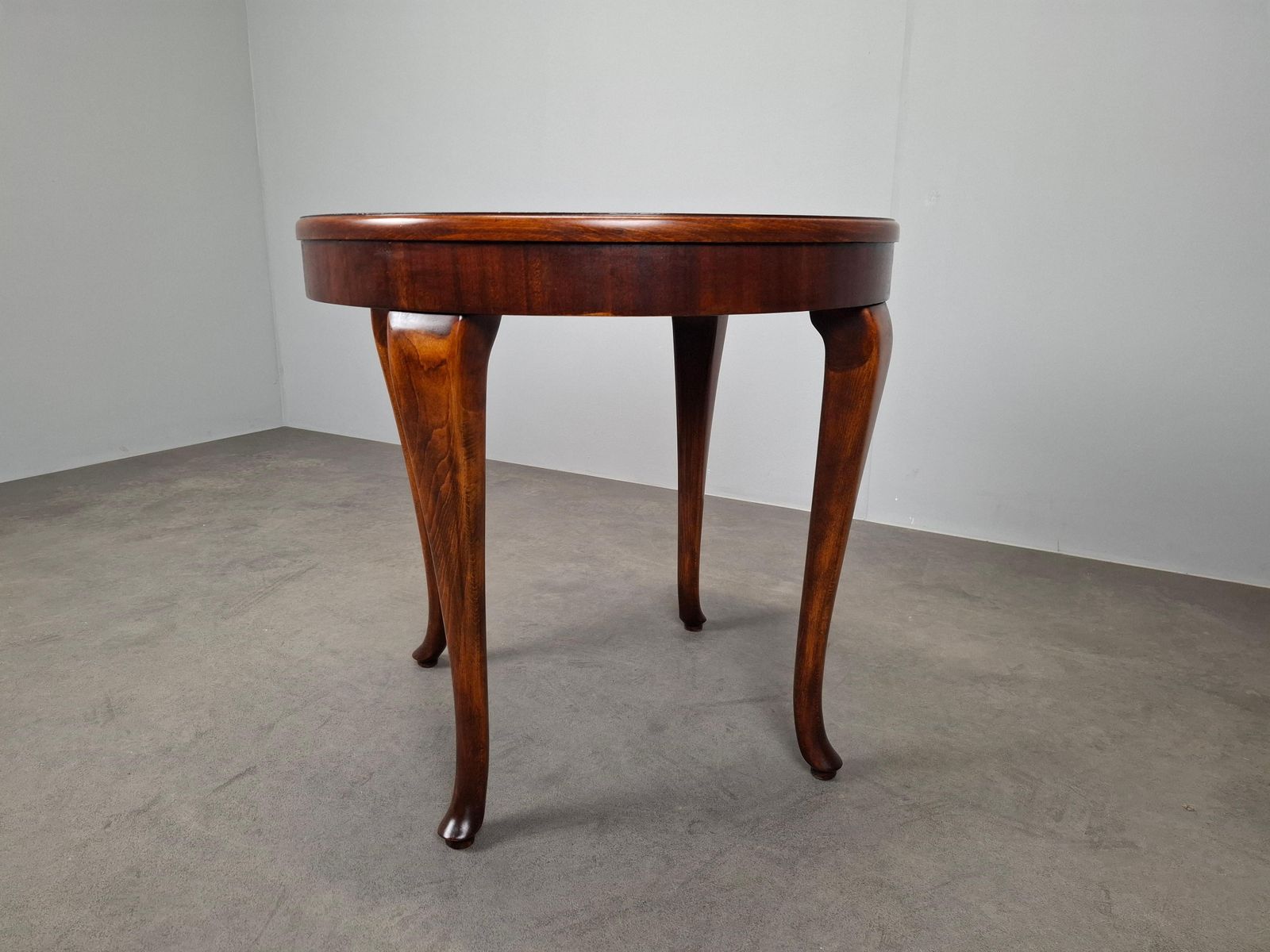 1930s Czechoslovak Art Deco Round Table In Wood And Veneer photo Furniture