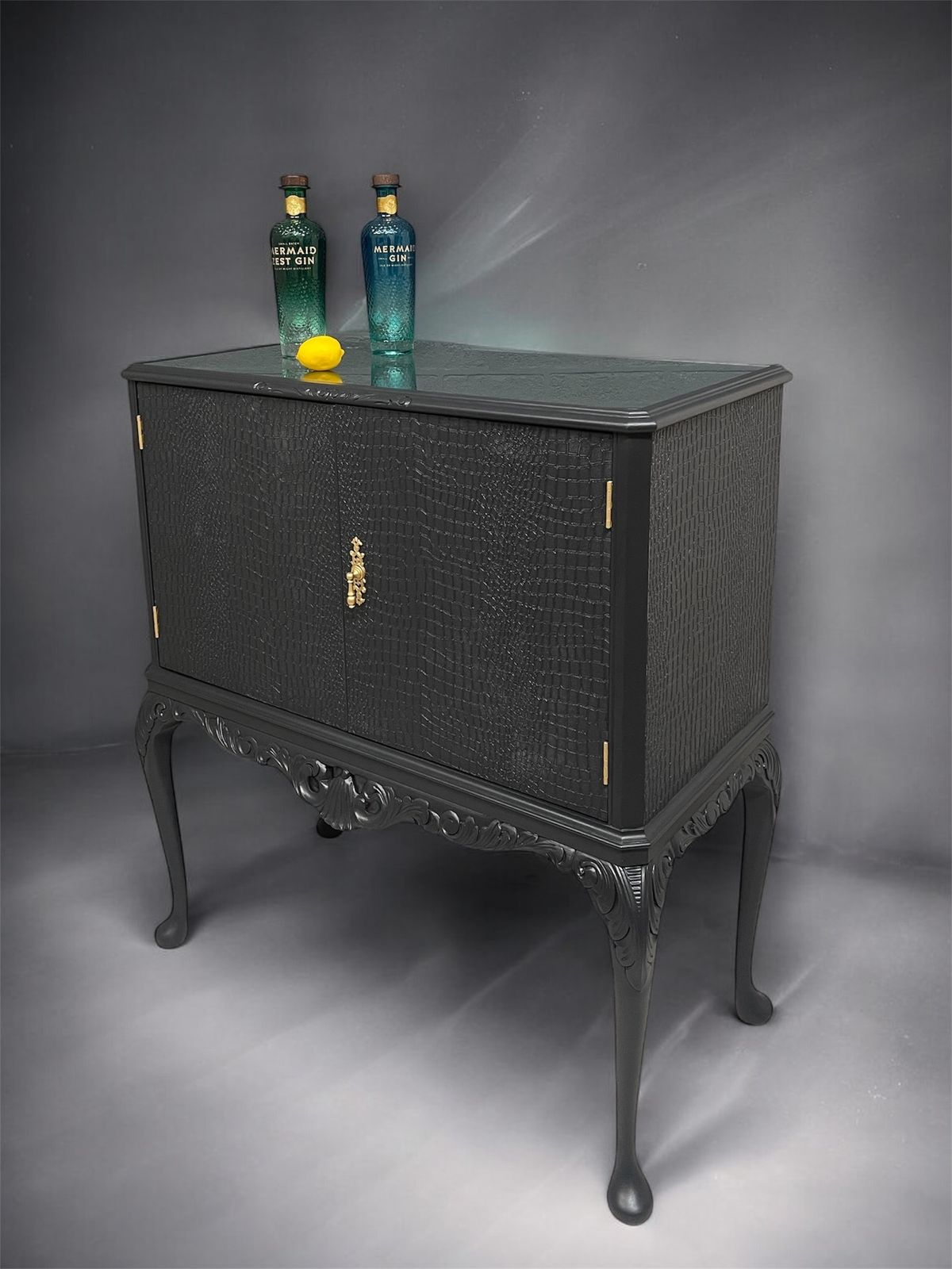 Queen Annie Style Drinks Cabinet Stunning Cocktail Cabinet Bar Buffet photo furniture