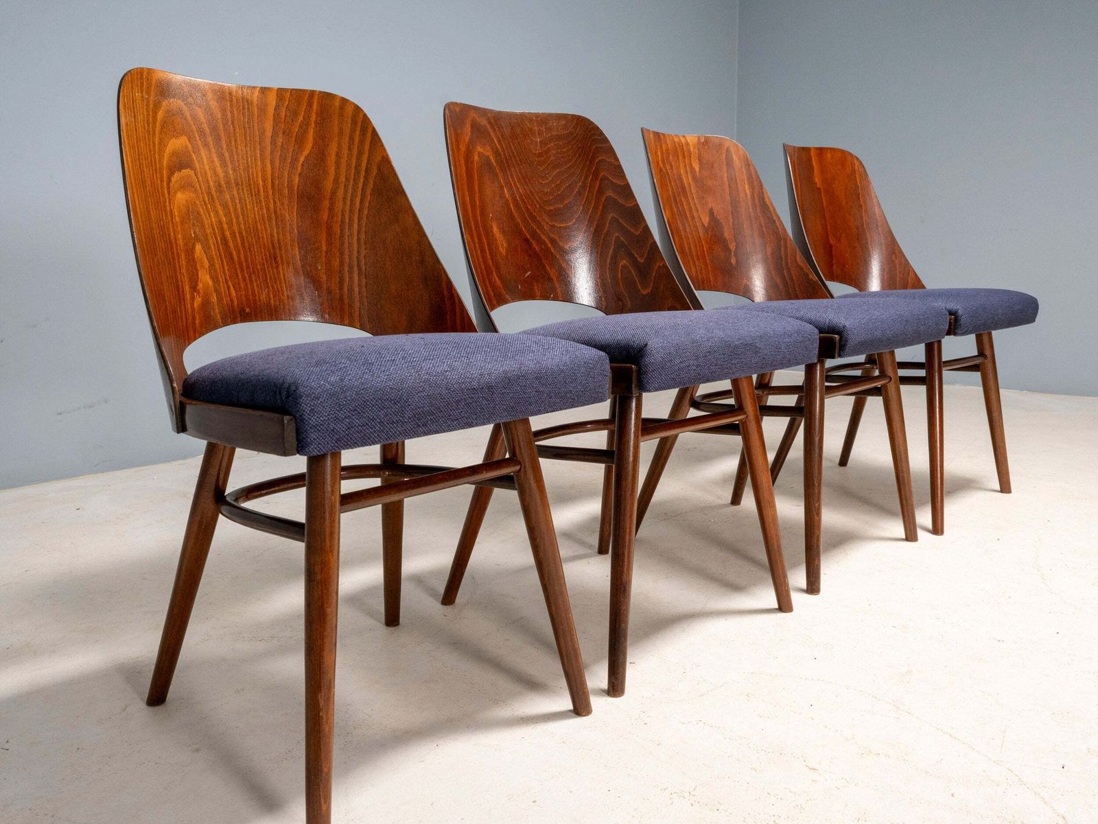 Set Of 4 Ton 514 Chairs, Oswald Haerdtl, Czechoslovakia, 1950s photo vinterior