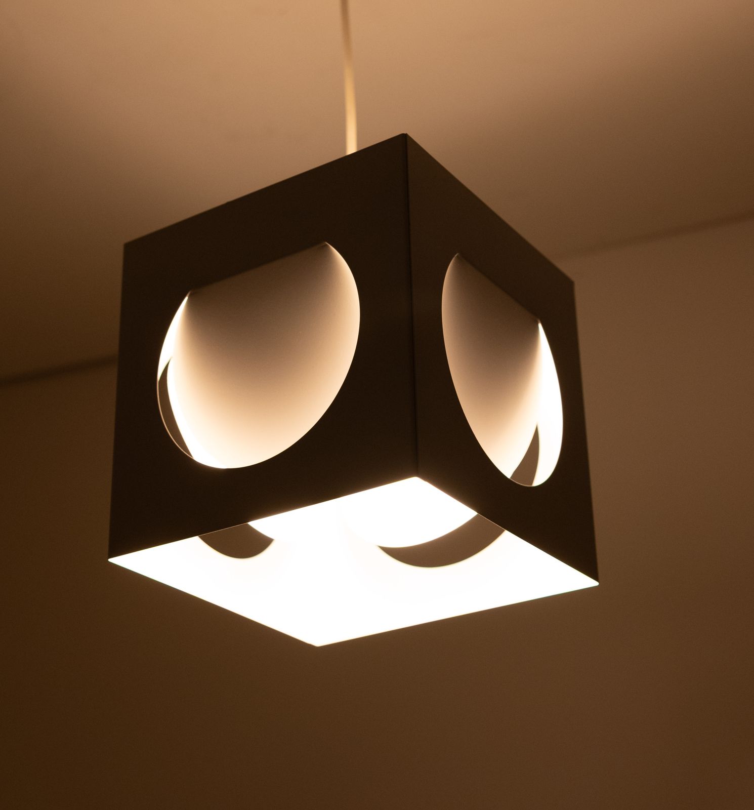 Vierkante Metalen Hanglamp Van Shogo Suzuki Voor Orno, Finland, Ca. Jaren 1960 photo furniture