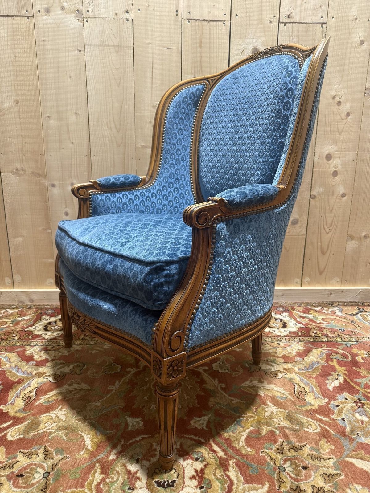 Bergère à Oreilles De Style Louis XVI Velours Bleu photo vinterior