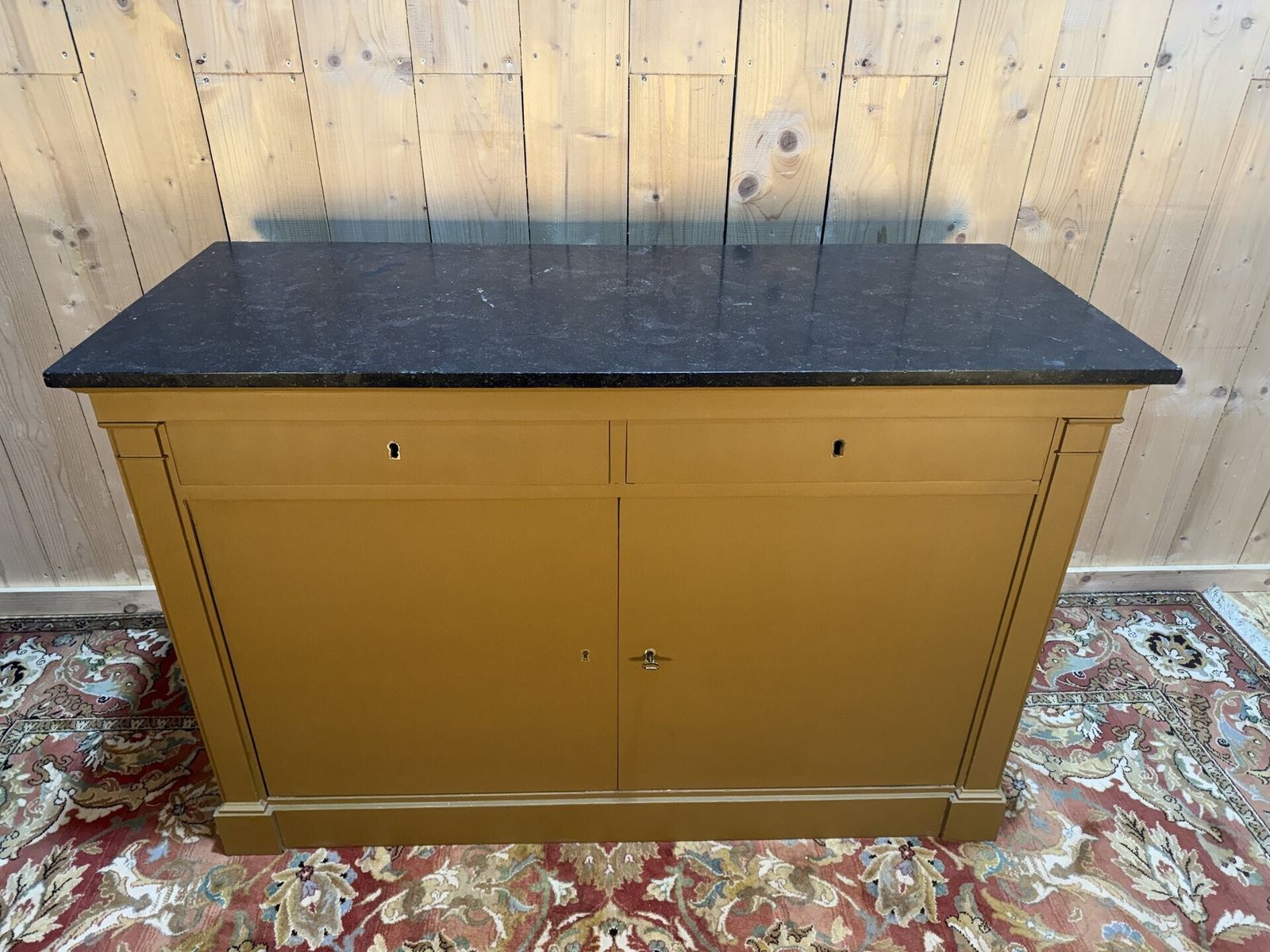 Buffet à Plinthes Louis Philippe En Bois Peint Et Marbre Noir photo vinterior