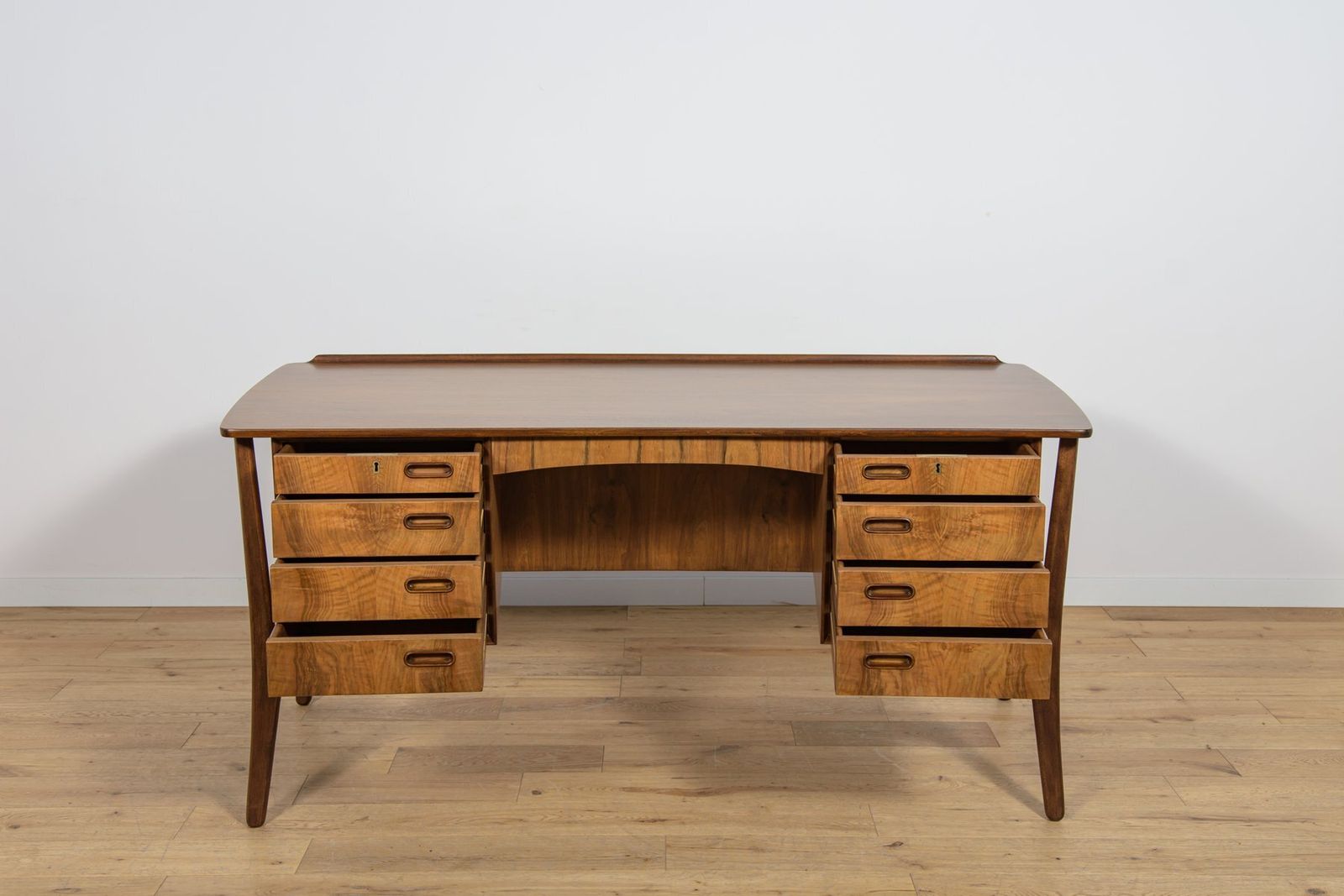 photo vinterior Mid Century Modern Danish Walnut Desk By Svend åge Madsen For H.P. Hansen, 1960s
