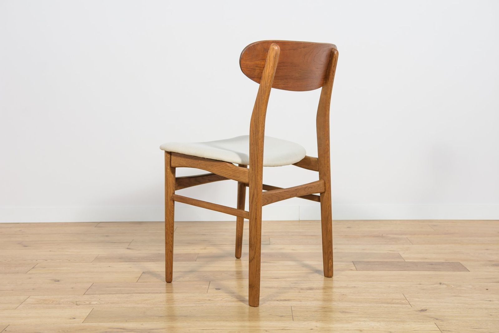 photo furniture Mid Century Modern Teak Dining Chairs, 1960s, Set Of 4