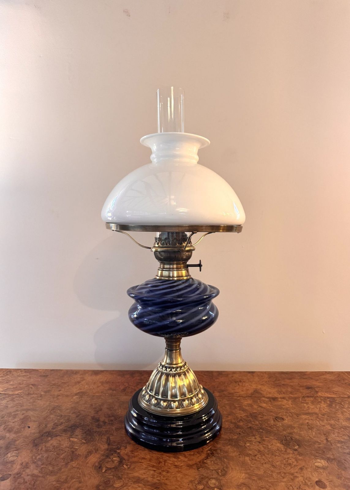 Lovely Quality Antique Oil Lamp