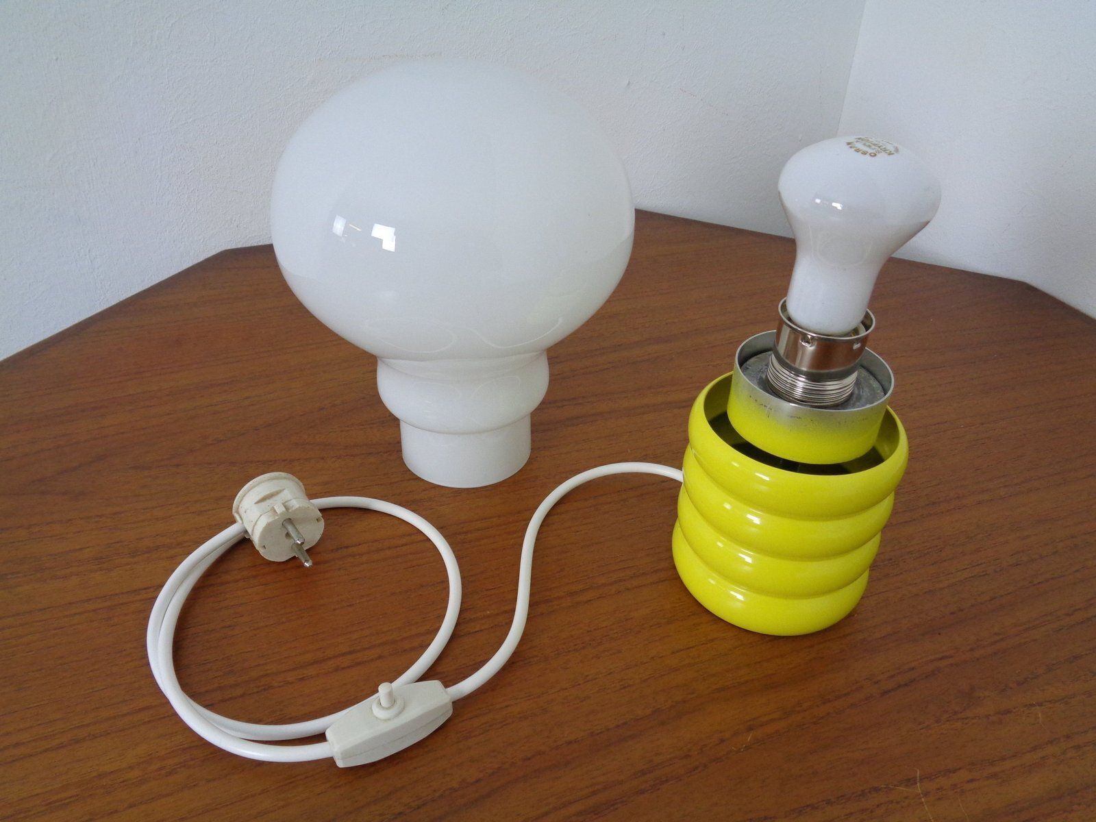 photo vinterior Yellow Opaline Glass Bulb Lamp By Ingo Maurer For M Design, 1960s