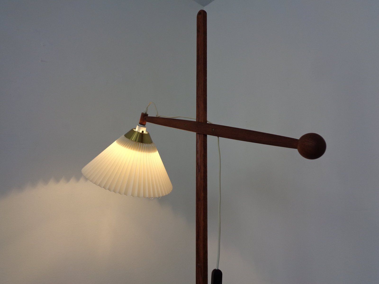photo vintage Model 325 Adjustable Floor Lamp In Teak By Vilhelm Wohlert For Le Klint, Denmark, 1950s