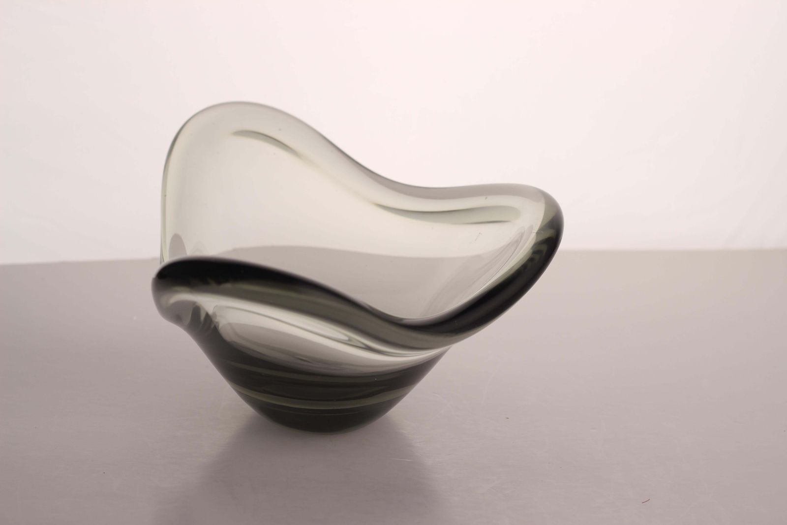 Scandinavian Modern Smoke Grey Glass Bowl, Per Lütken “Fionia” For Holmegaard photo vinterior