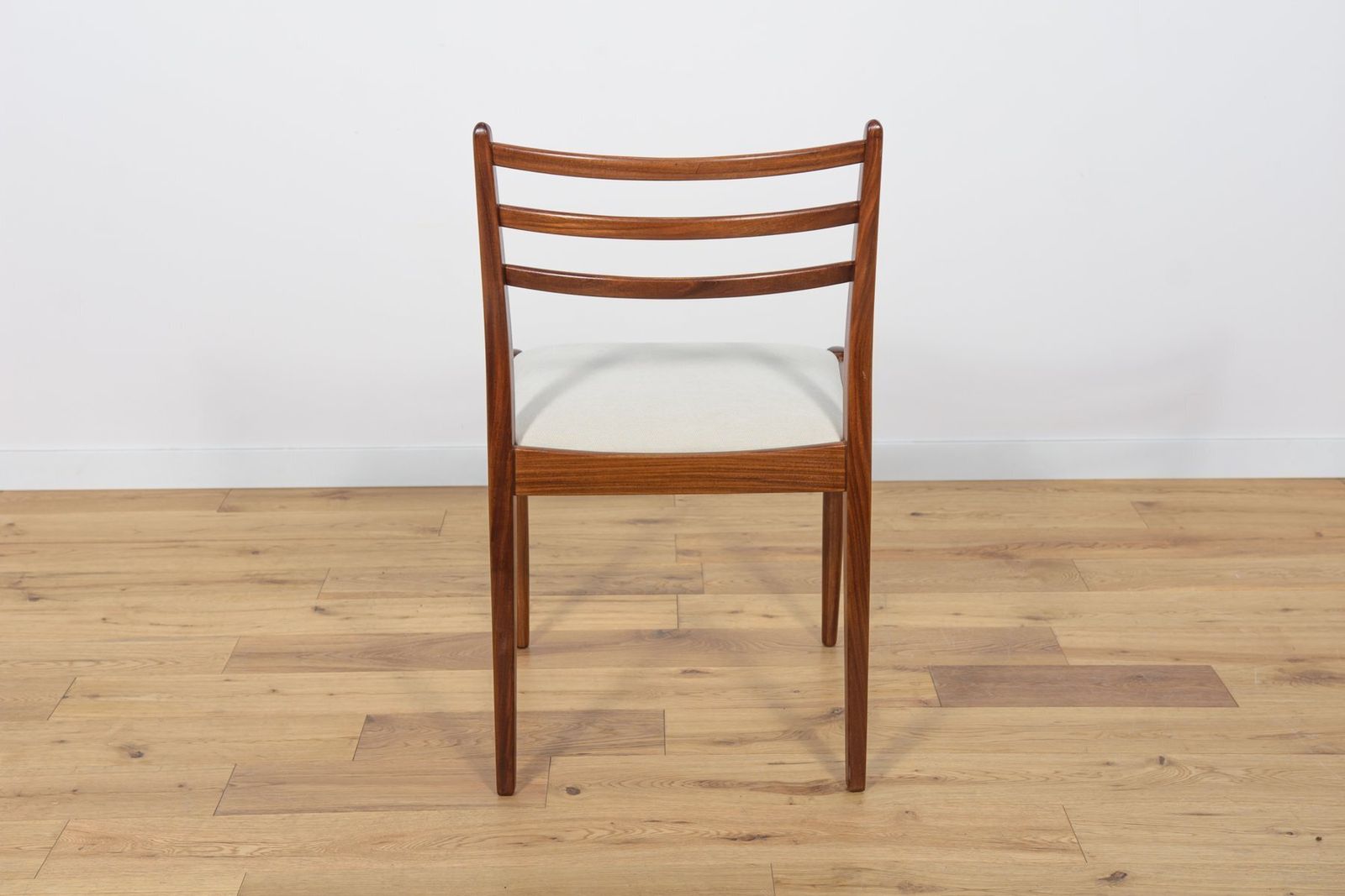 photo vinterior Mid Century Teak Dining Chairs By Victor Wilkins For G Plan, 1960s, Set Of 4