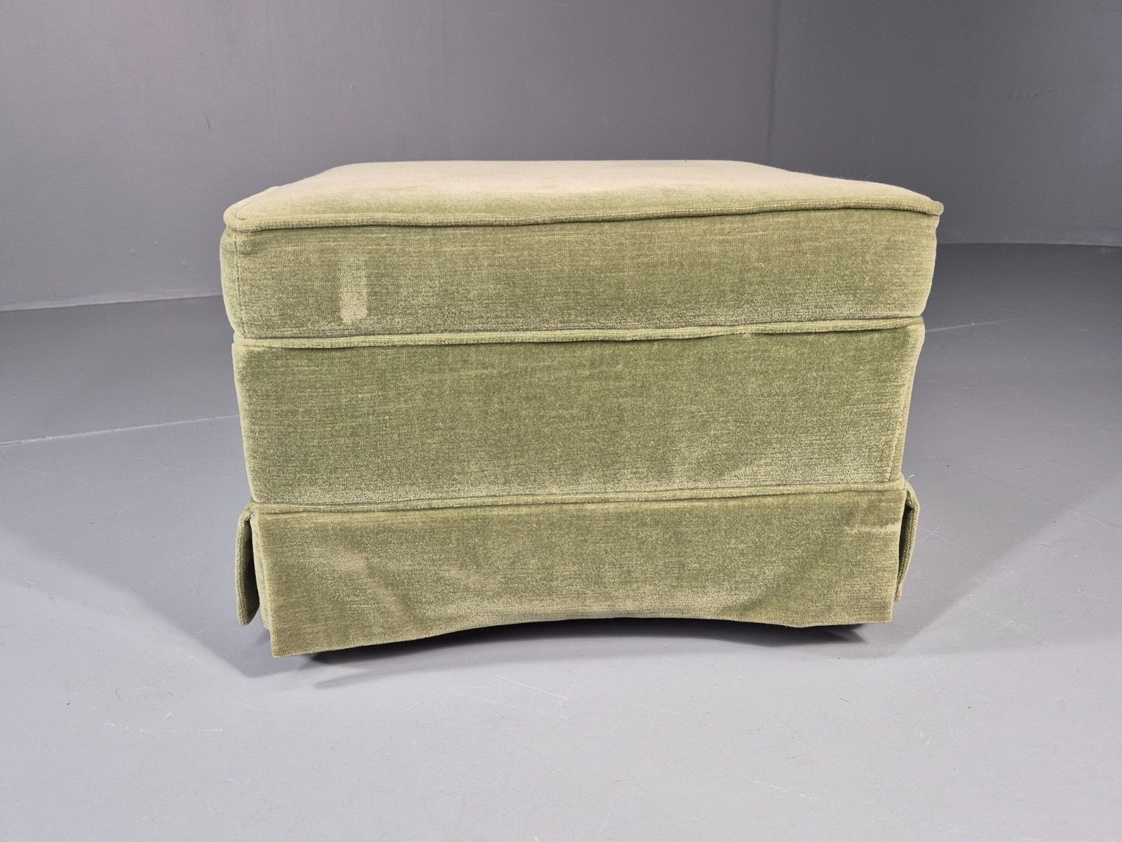 Vintage 1970s Footstool Pouffe Green Velour Retro Eb11483 Mfoo photo for sale