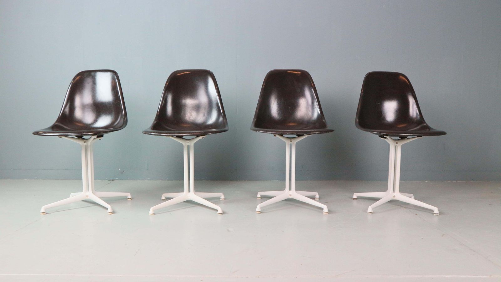Charles & Ray Eames Set Of 4 Off Black"La Fonda" Chairs For Herman Miller, 1960 photo Furniture