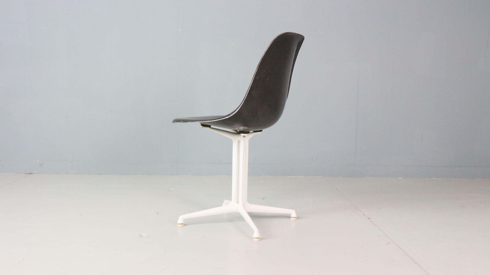 photo vintage Charles & Ray Eames Set Of 4 Off Black"La Fonda" Chairs For Herman Miller, 1960