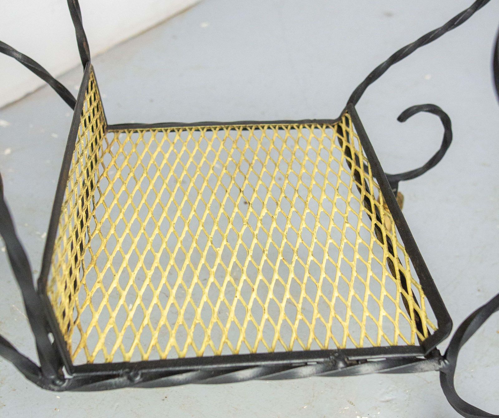 photo vinterior Mid Century Black Metal & Plexiglass Red & Yellow Trolley Bar Cart, Circa 1950