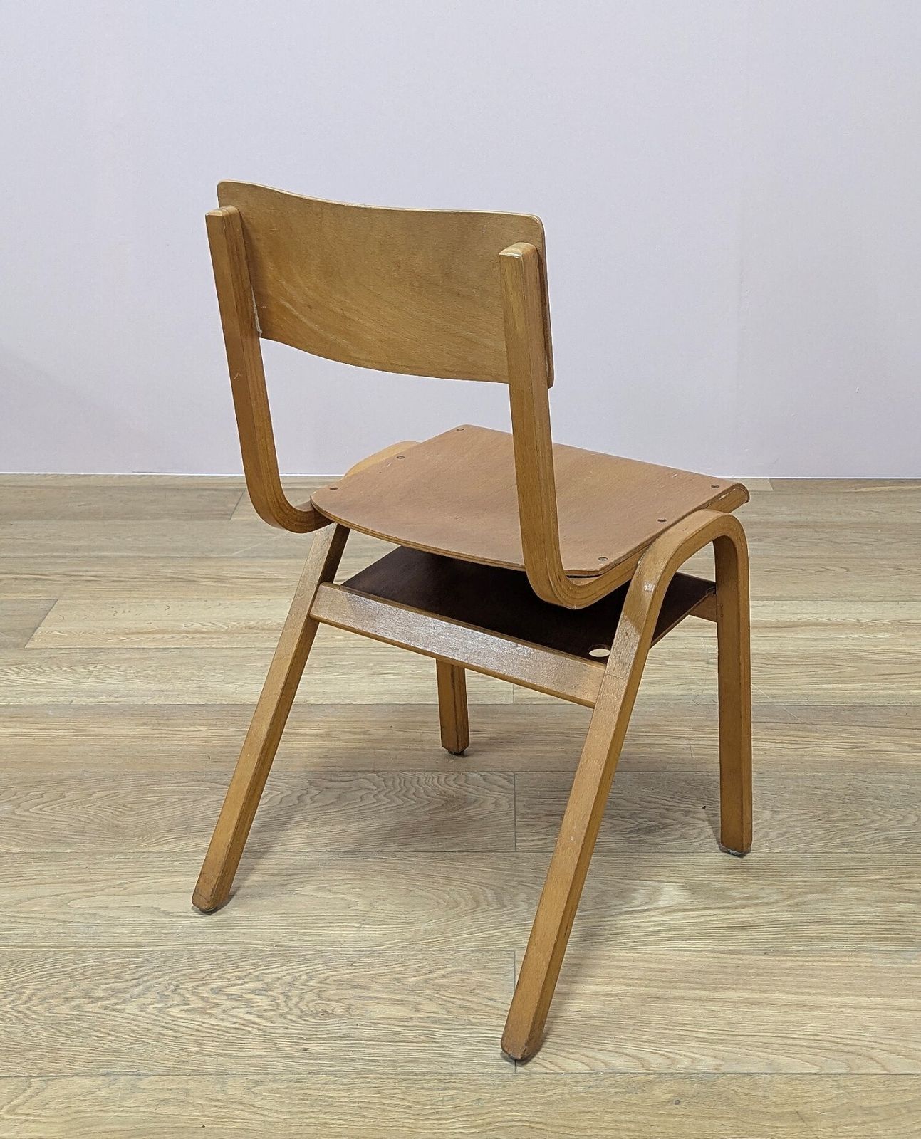 photo vintage Set Of Four 1970s Plywood Adult Size Church Stacking Chairs – Set #1