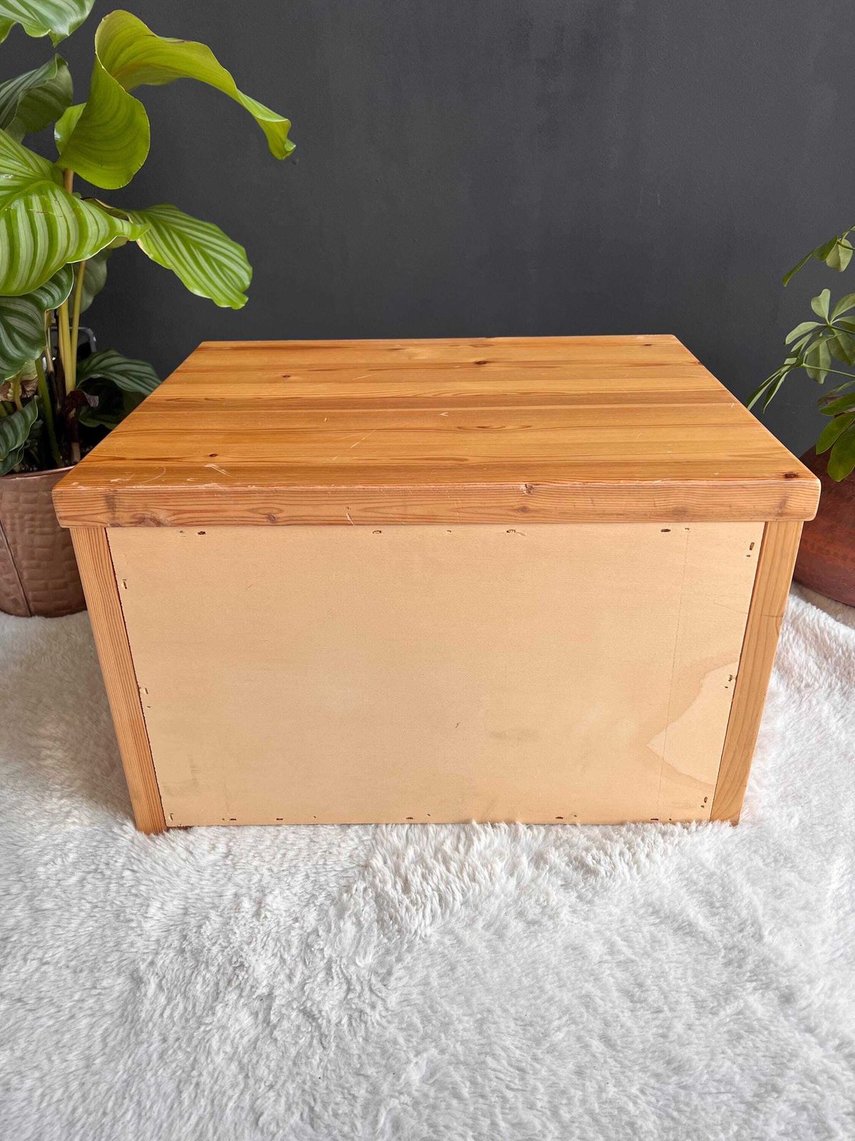 photo vintage Vintage Brutalist Pine Nightstand   Low Profile Side Table Mcm 1970s