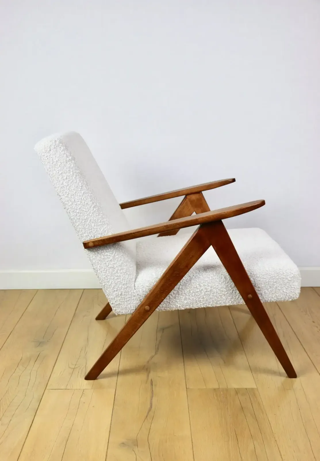 photo for sale Vintage B 310 Var Armchair, White Bouclé Structure, 1970s   Beech Wood