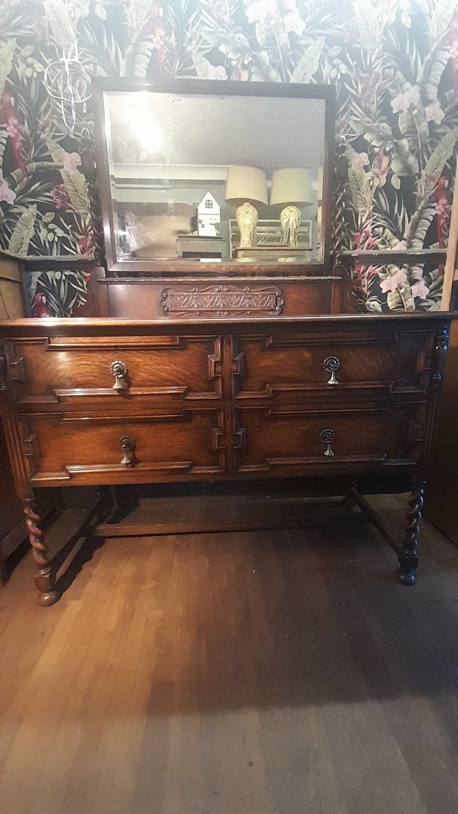High Quality Early 20th Century Jacobean Style Dressing Table. Barley Twist