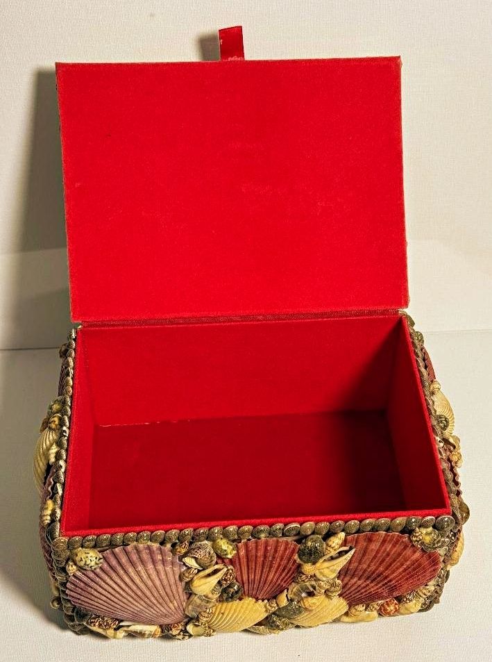 Vintage Seashell Trinket Box, 1960s Valentines Gift photo for sale