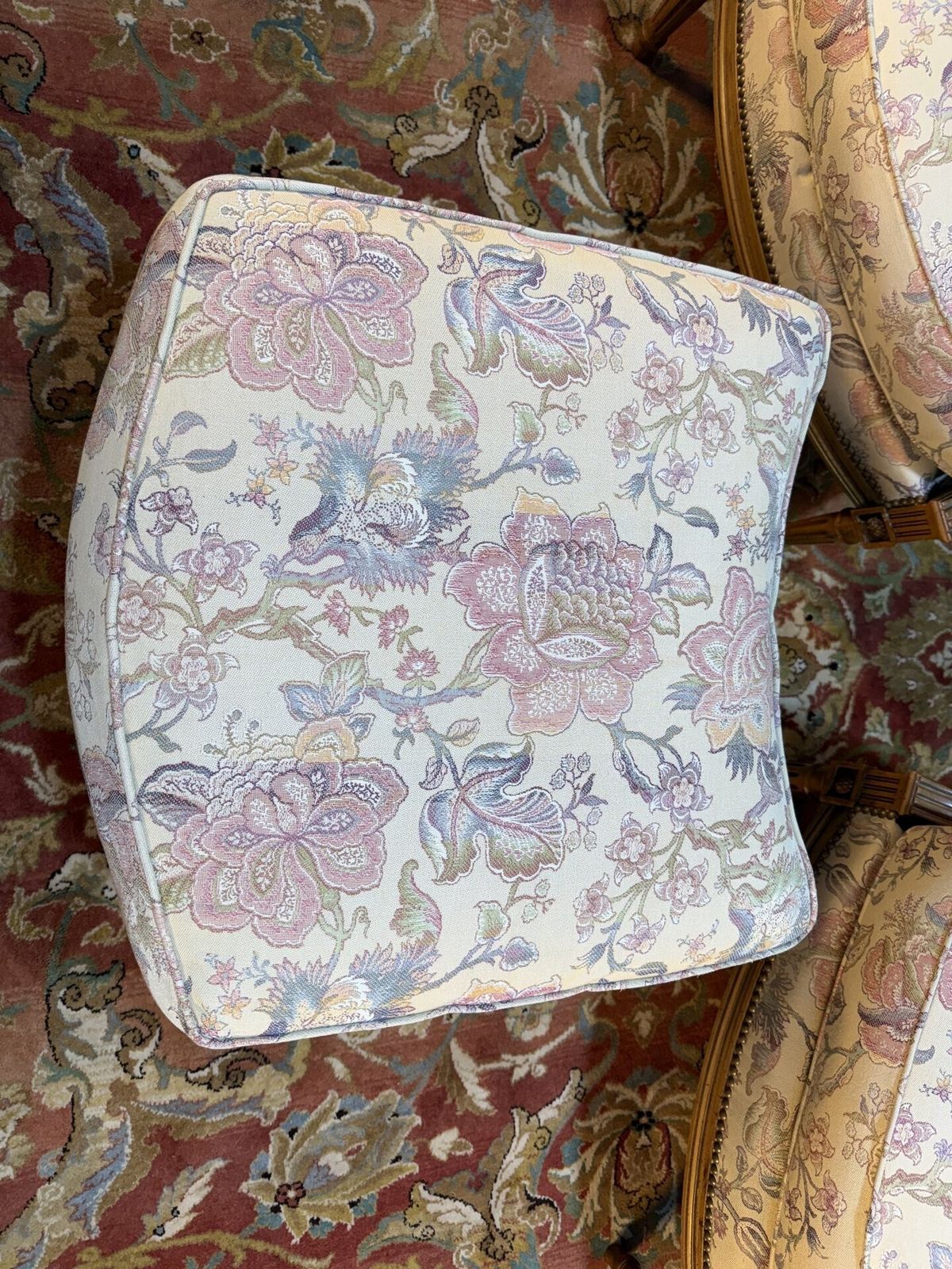 Paire De Fauteuils / Bergères Et Repose Pied De Style Louis XVI photo furniture