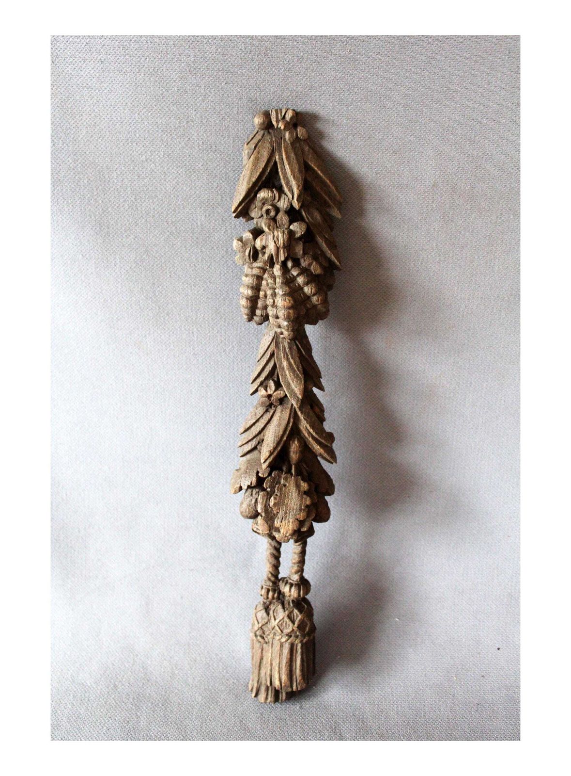 Antiek Frans Handgesneden Houten Architectonisch Element, Ornamenteel, Vruchten, Bladwerk, Kwasten, Decoratieve Hanger, Fries, Wand, Meubel