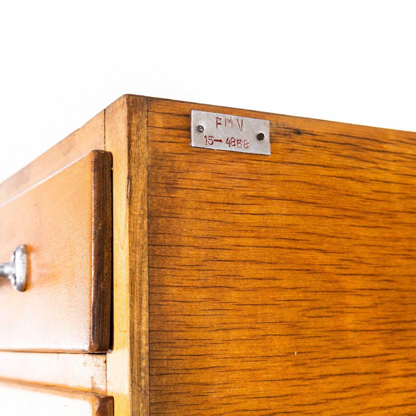 946.0 1950’s Tall Multidrawer Engineers Cabinet – Fifteen Drawer photo