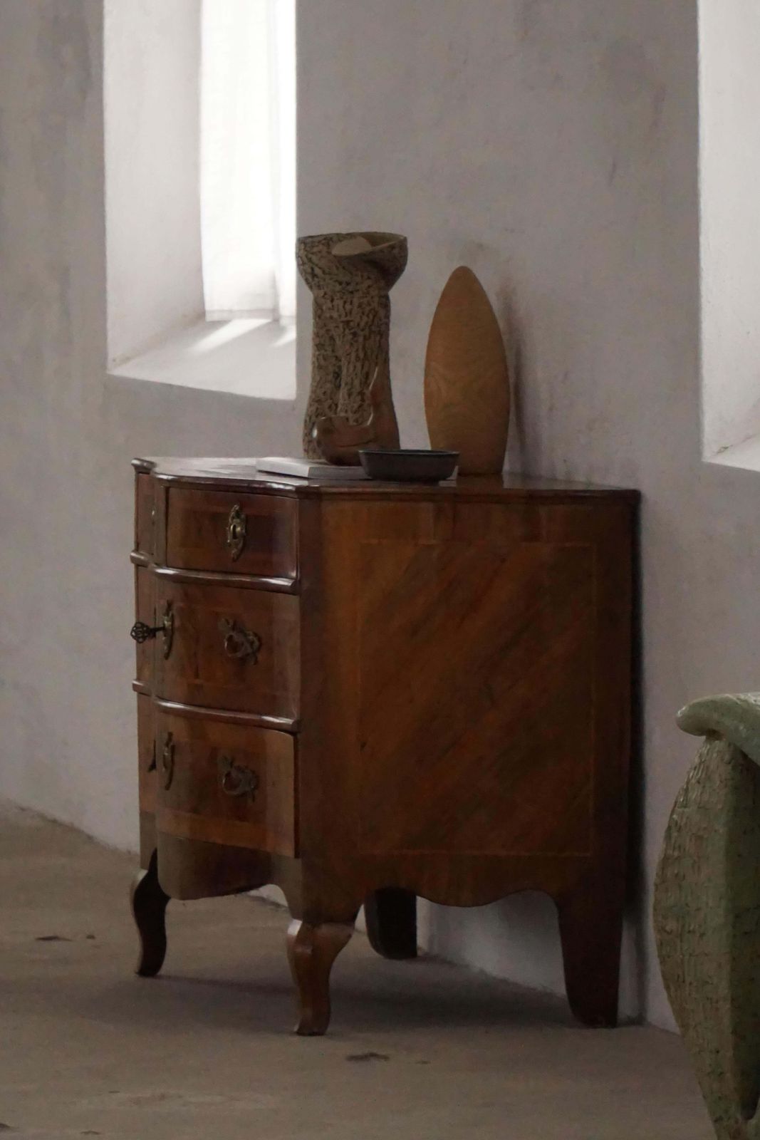 2793.0 18th Century, Antique Serpentine Front Danish Baroque Walnut Chest Of Drawers photo