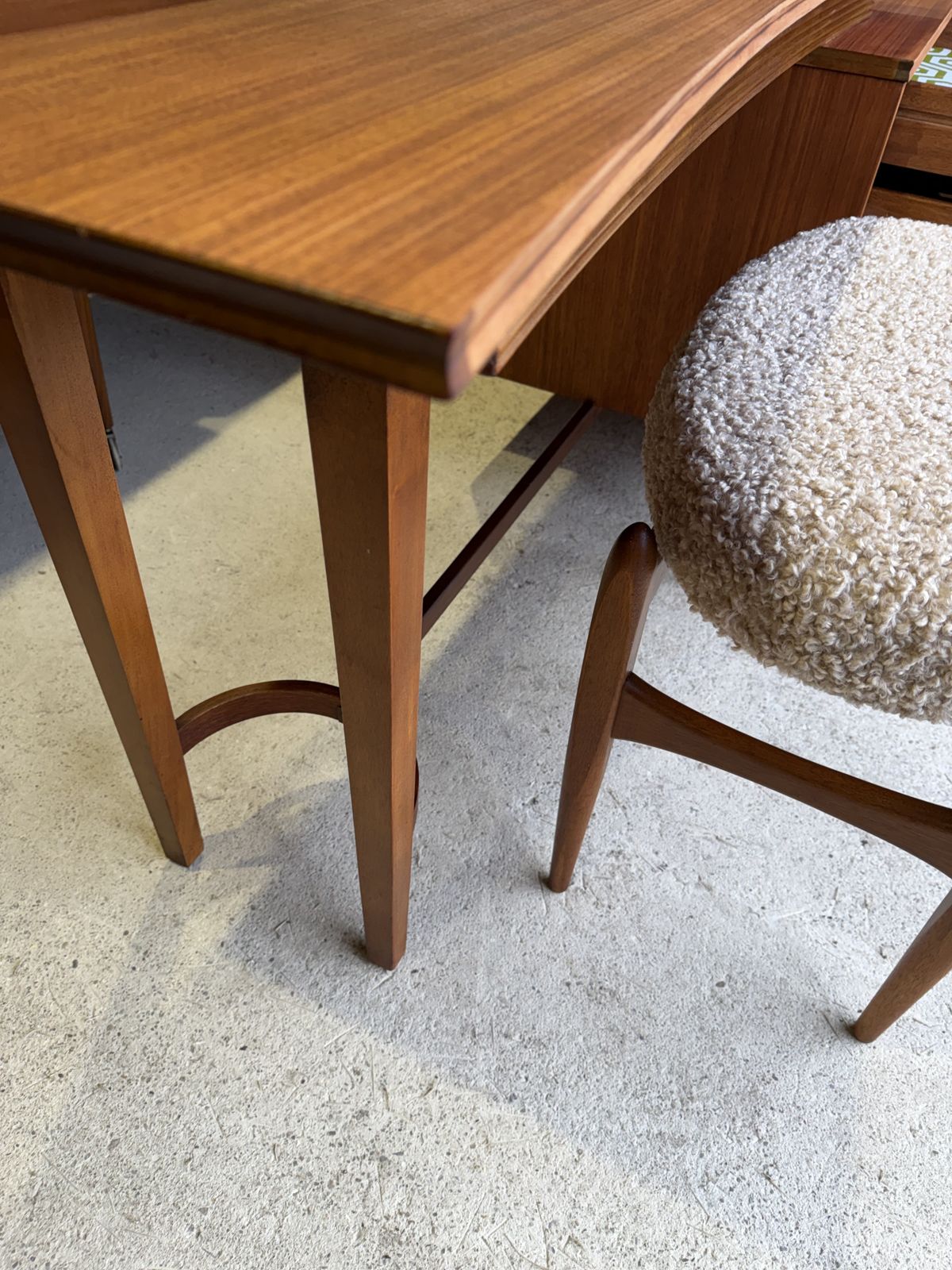 photo vintage Mid Century Elliots Of Newbury Dressing Table & Stool, Vanity Table