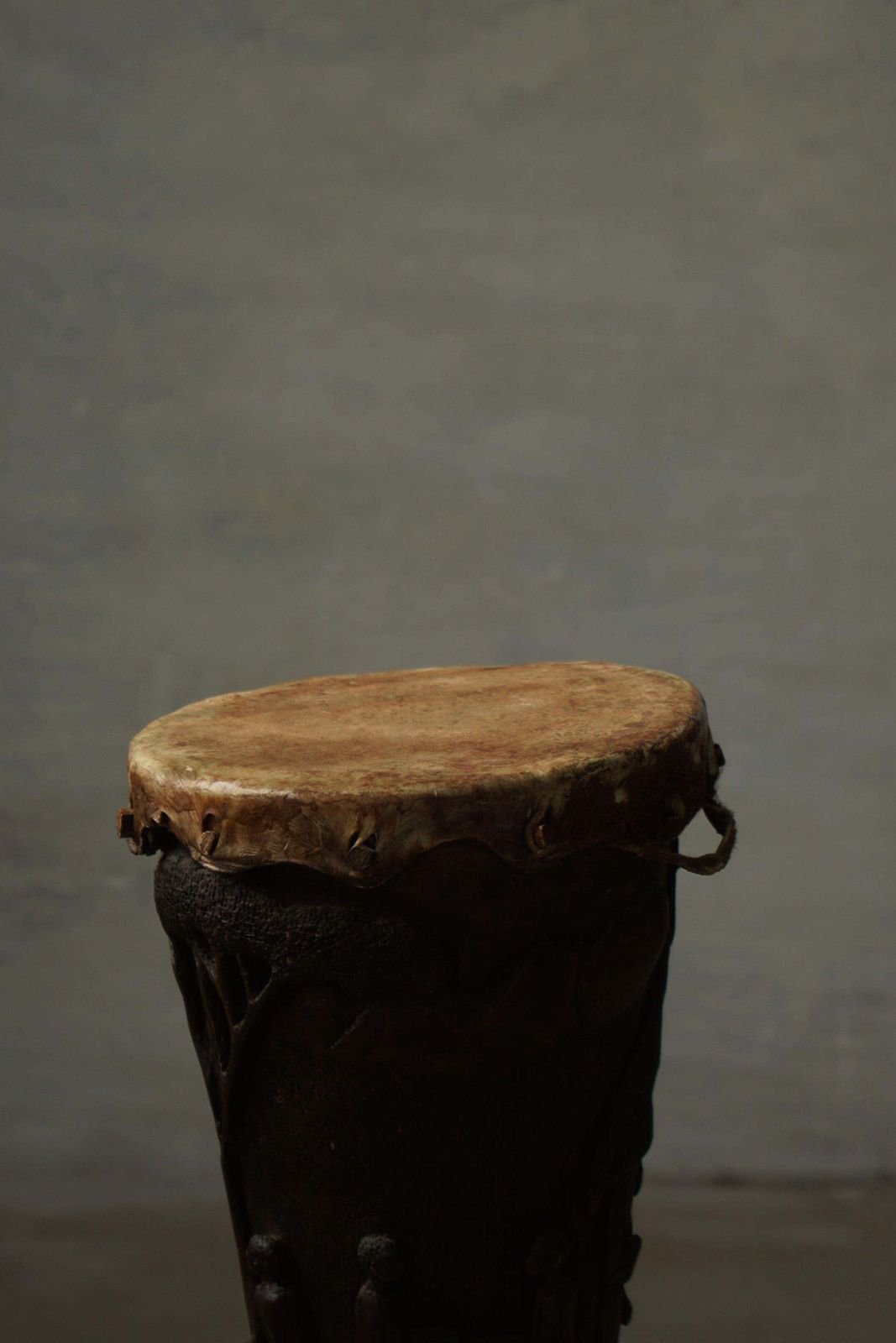 African Organic Wooden Carved Sculpture/Drum, 20th Century photo vinterior