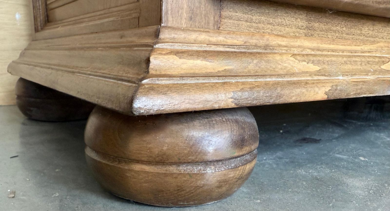 photo furniture Grand buffet baroque catalan en noyer clair, Espagne, XIXe siècle
