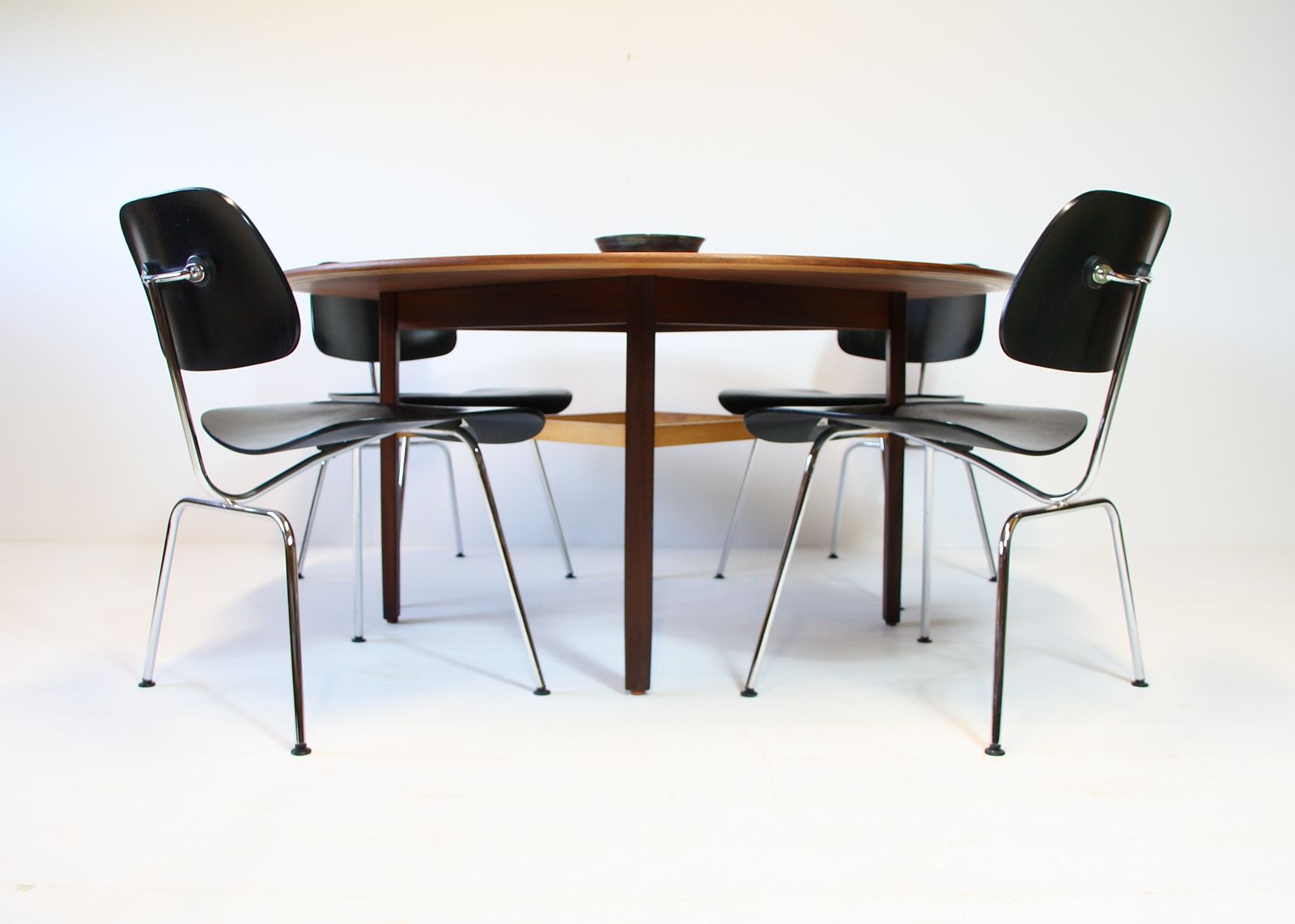photo vintage Knoll Associates Low Dining Table By Lewis Butler 1955 1968 Mid Century Modern    Teak