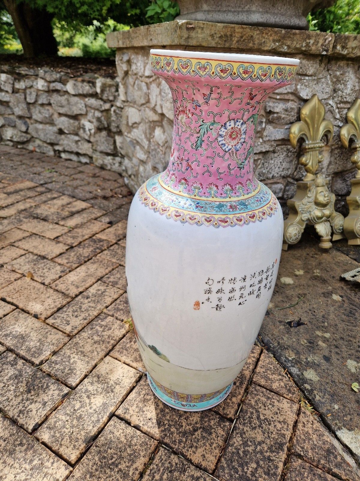 photo vintage Antique Large Chinese Vase Famille Rose Dynasty