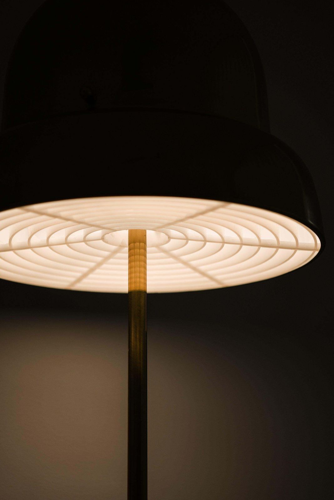 photo furniture Floor Lamp In Brass And Plastic By Eje Ahlgren, 1970's