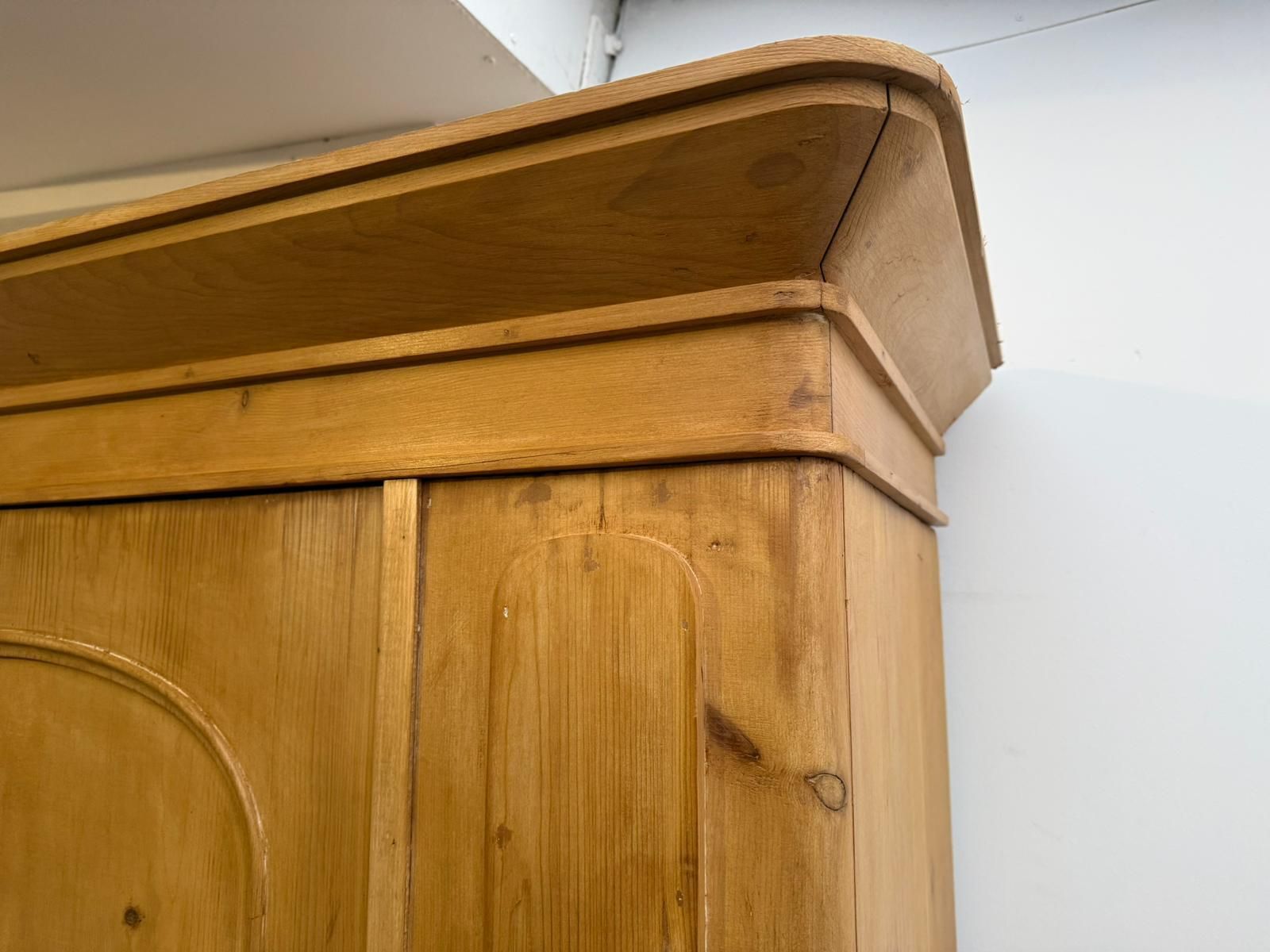 photo furniture A Super Victorian Pine Classic English 4 Piece Wardrobe