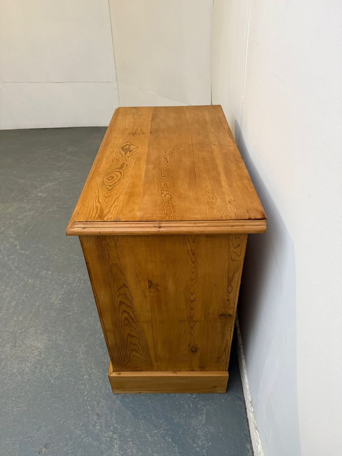 A Cracking Pine Victorian Waxed 4 Drawer Chest Of Drawers photo Furniture