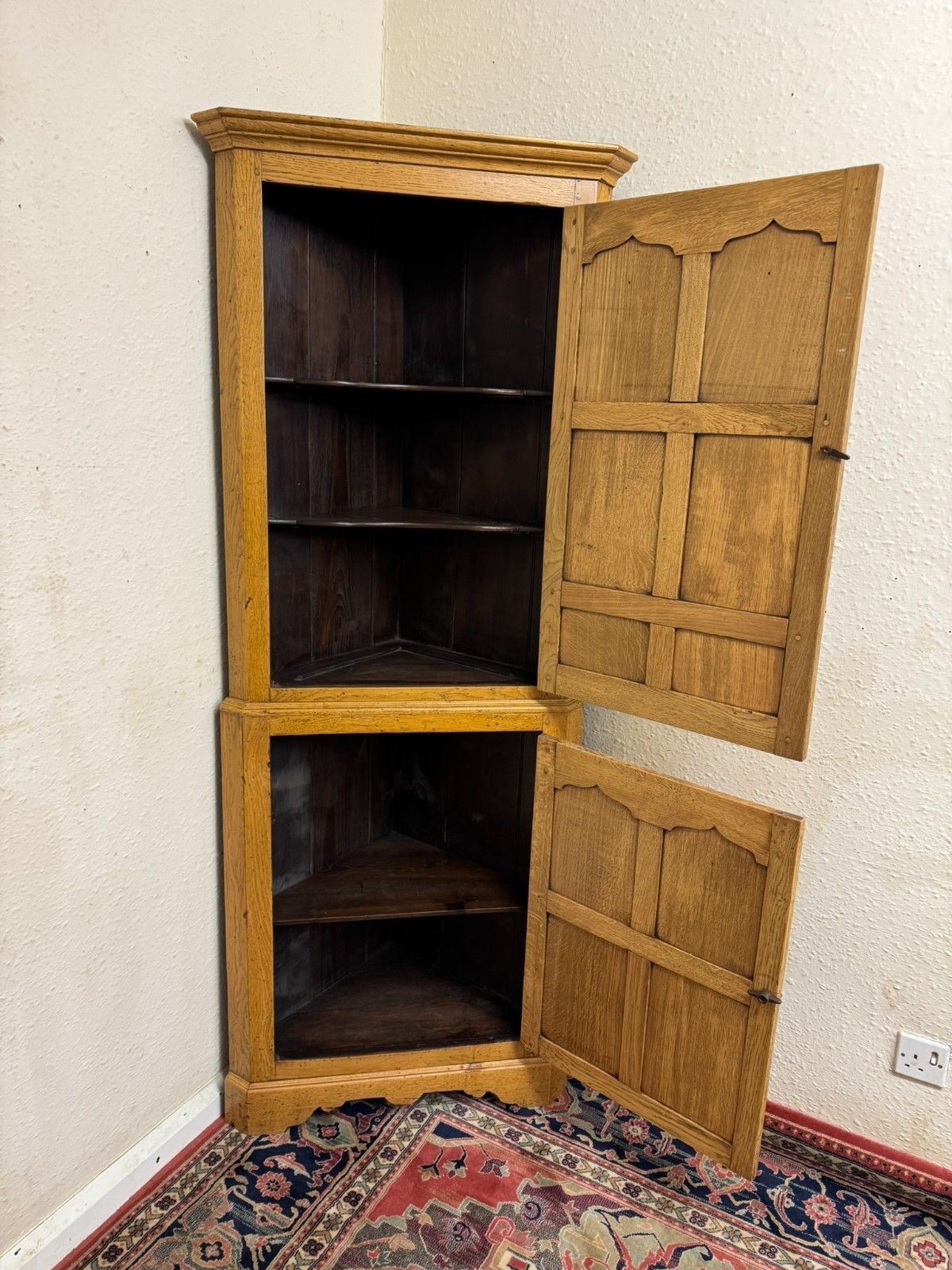 Outstanding Quality Light Oak Panelled Corner Cupboard photo 350.0