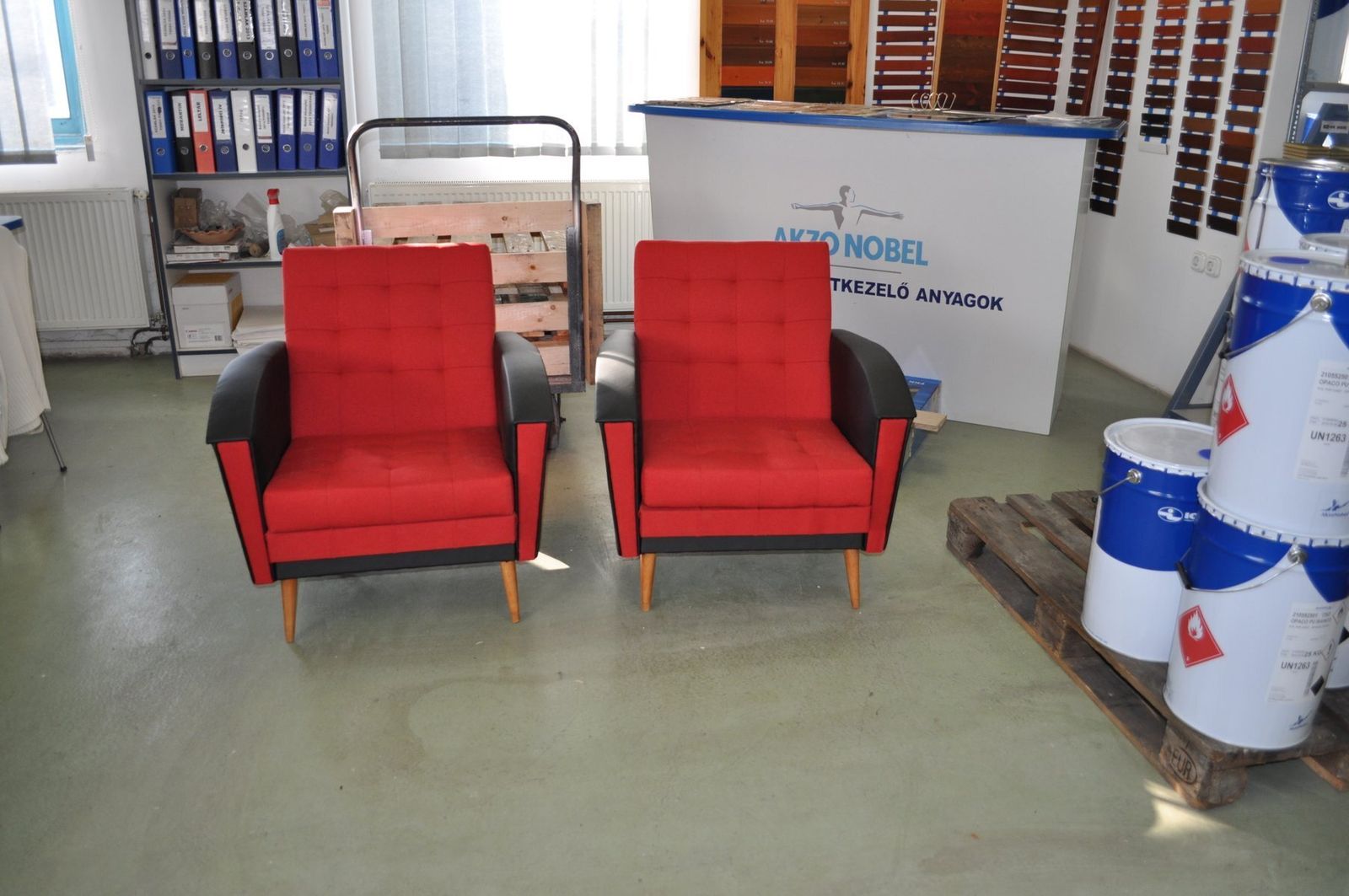 Set Of Vintage Red & Black Lounge Chairs, 1960s photo vinterior