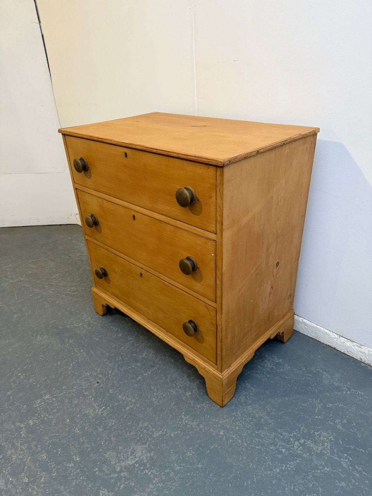 A Regency / Georgian Pine Small Waxed 3 Drawer Chest Of Drawers