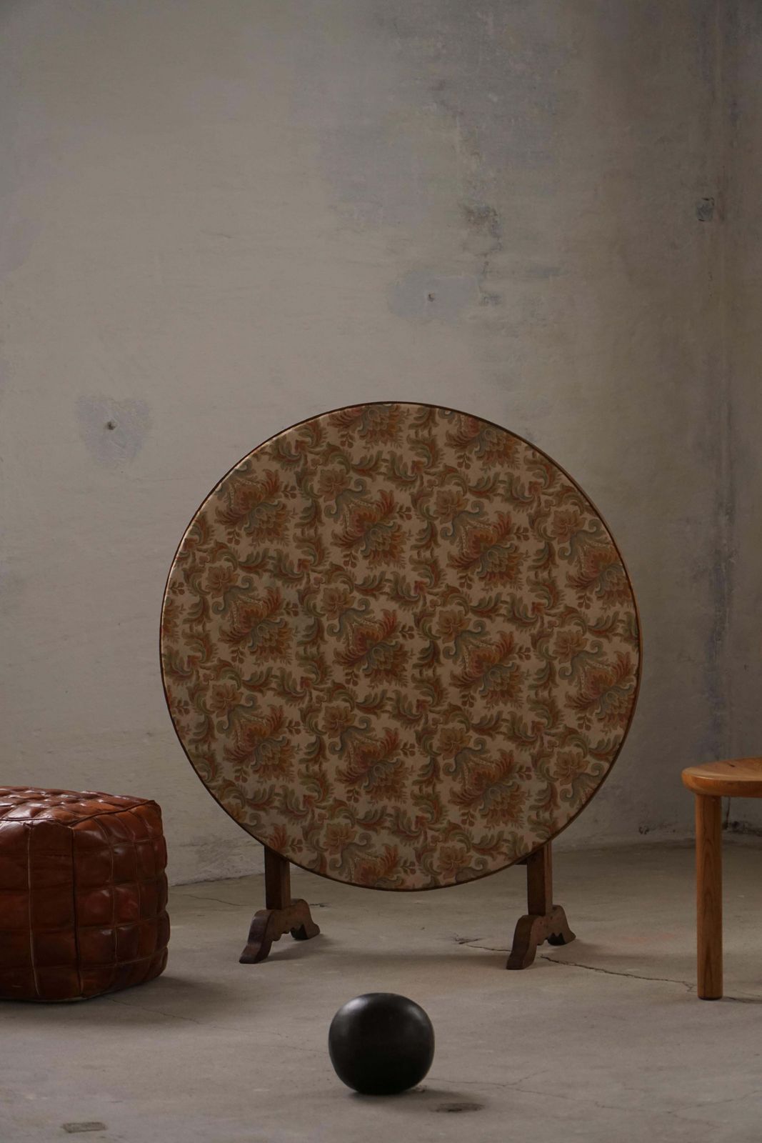 19th Century French Vigneron Round Tilt Top Table With Floral Textile Top photo for sale