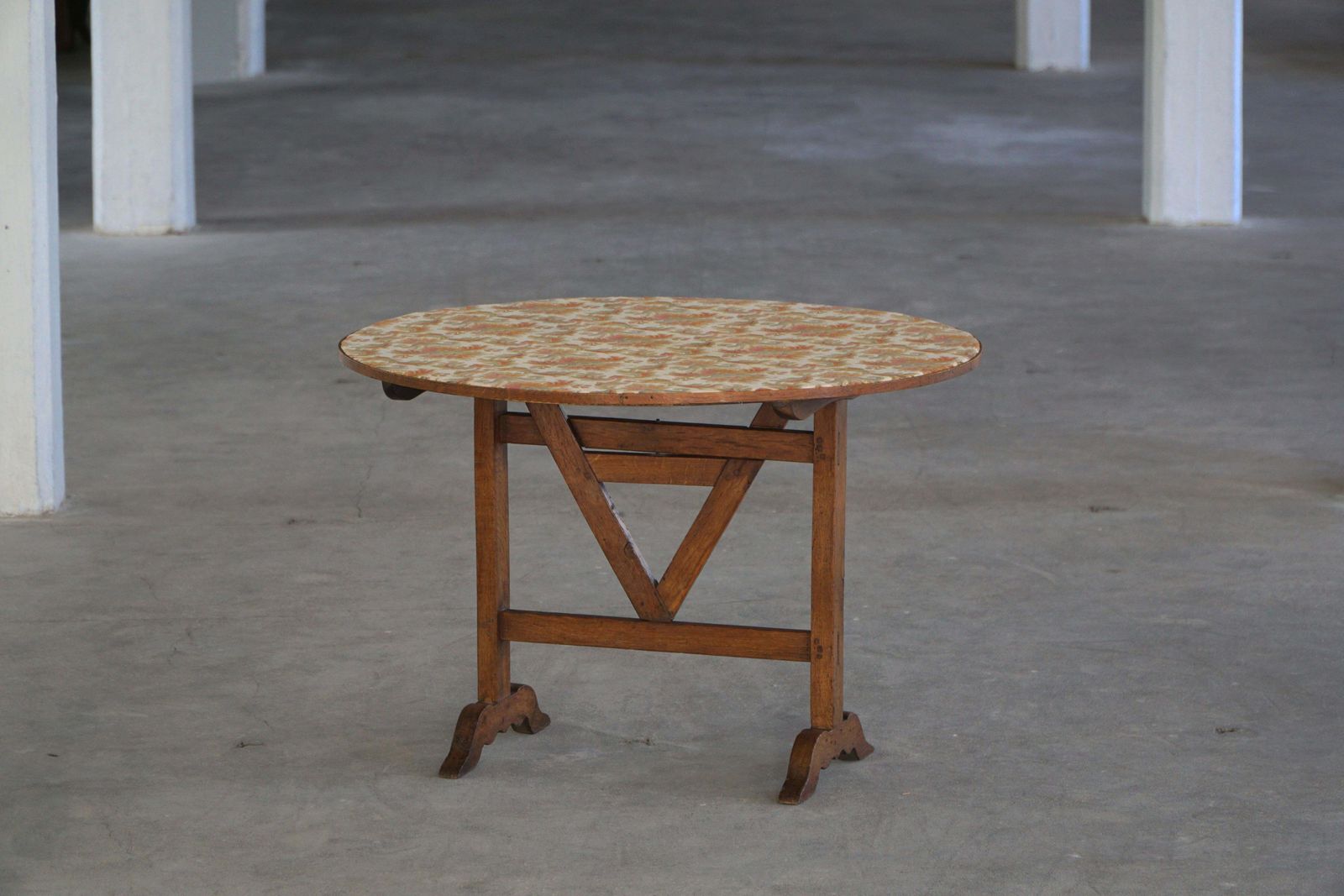 Furniture 19th Century French Vigneron Round Tilt Top Table With Floral Textile Top photo