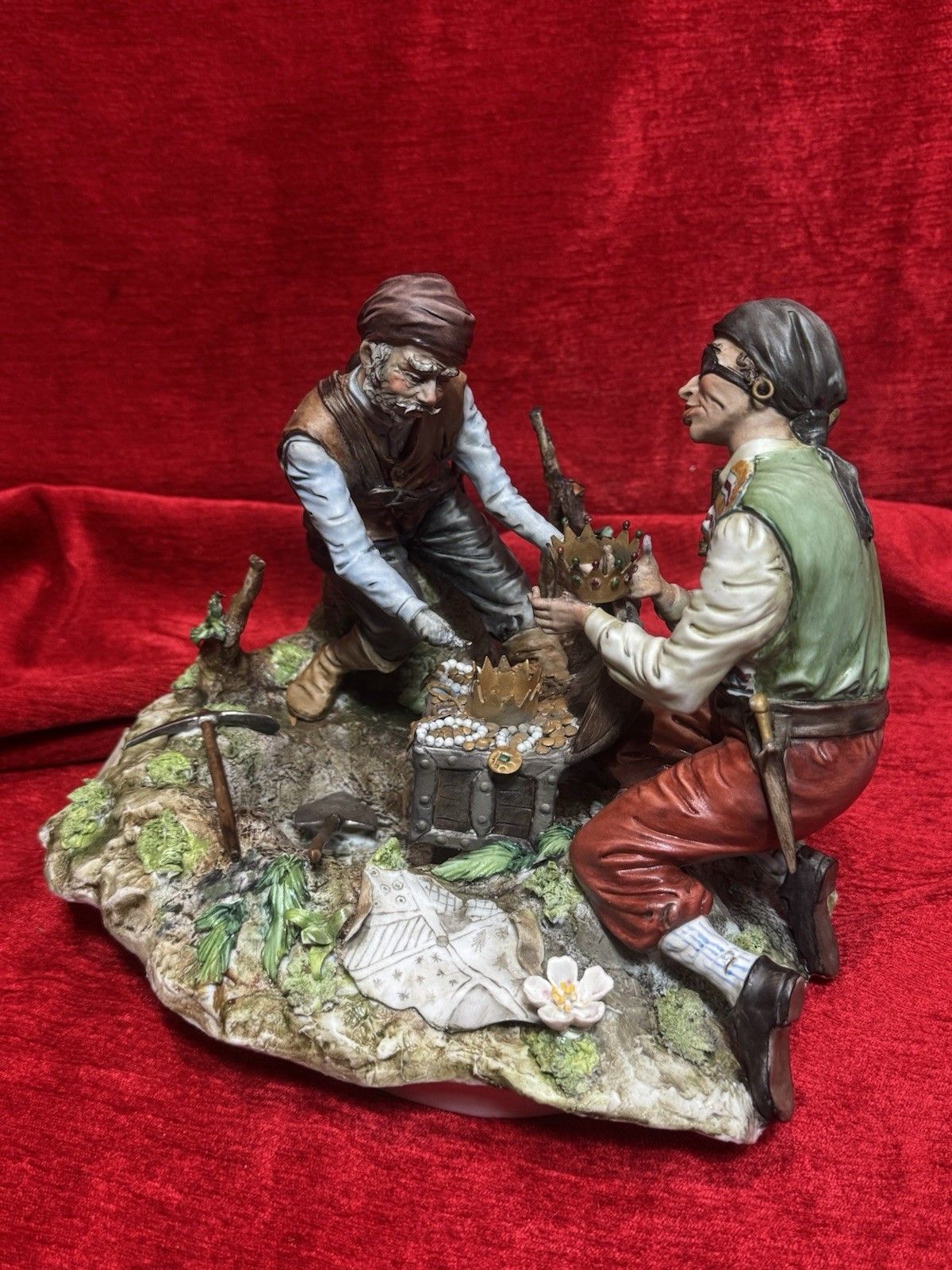 Large Italian Capodimonte Porcelain Figurine 'The Pirates Hidden Treasure'signed photo Home Decor